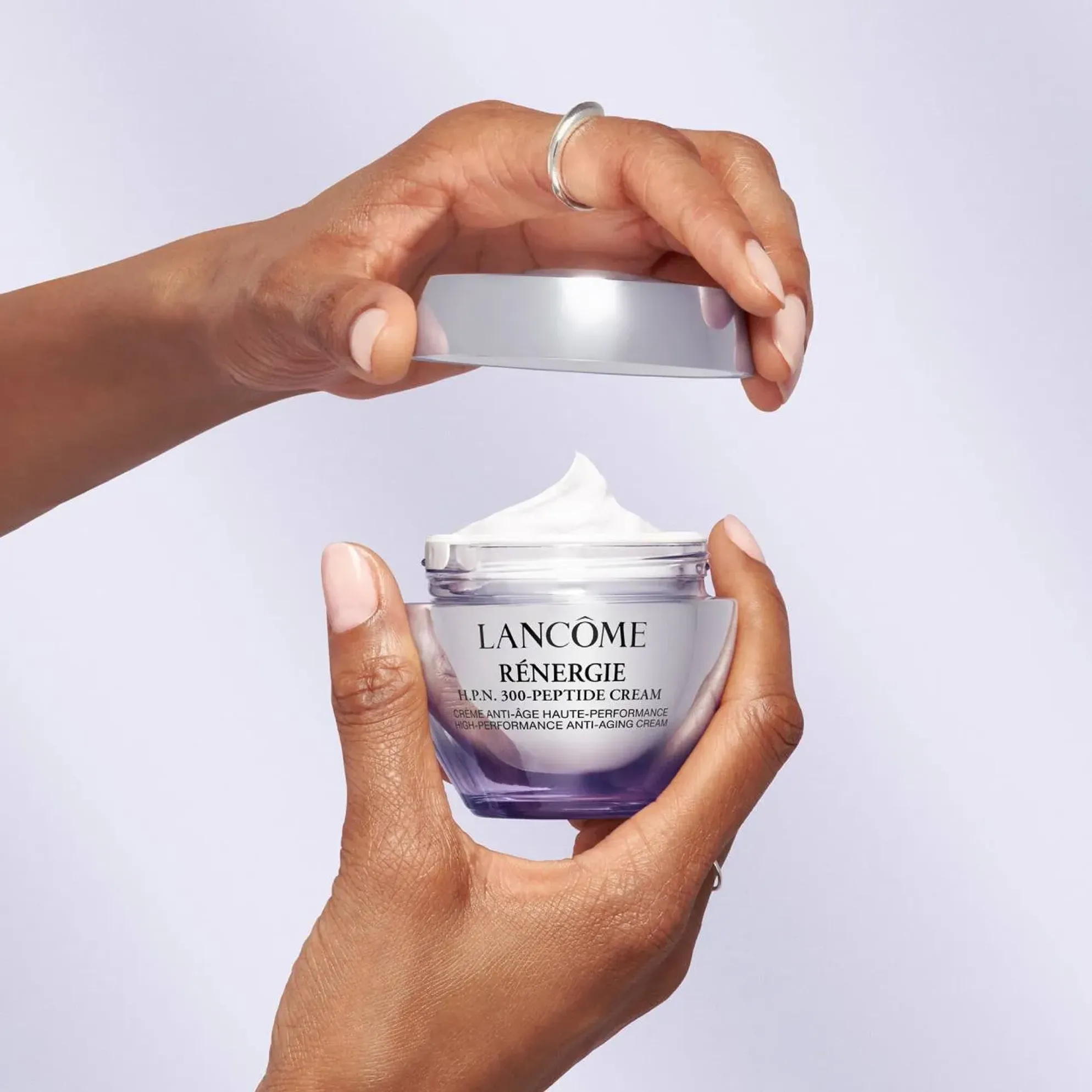 5 kem dưỡng giảm nếp nhăn dành cho da đã xuất hiện dấu hiệu lão hóa, bác sĩ cũng khen ngợi- Ảnh 1.