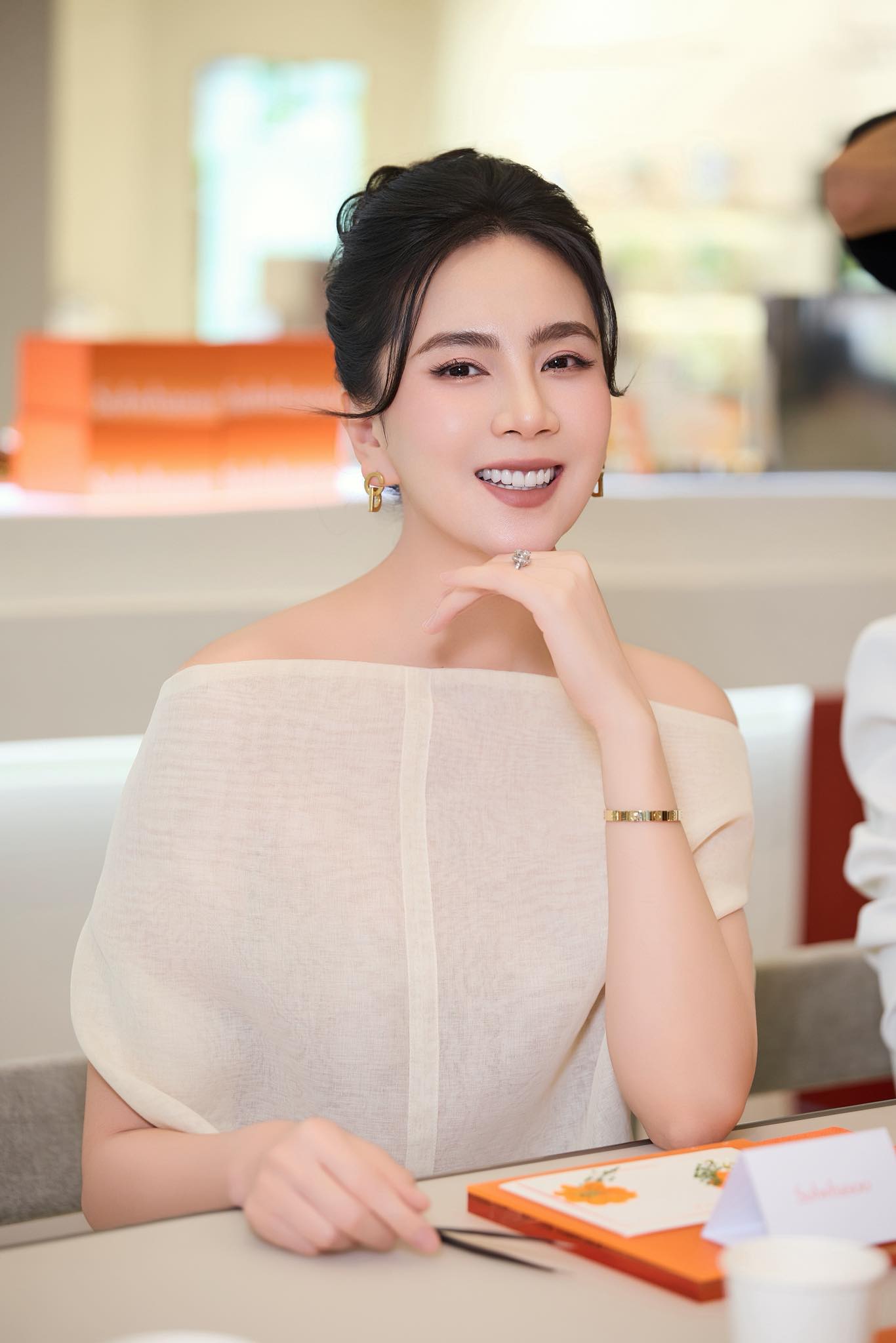 Chưa bao giờ thấy mẹ bỉm Mai Ngọc sexy cỡ này: Một màn "chơi lớn" khiến công chúng choáng váng- Ảnh 3.