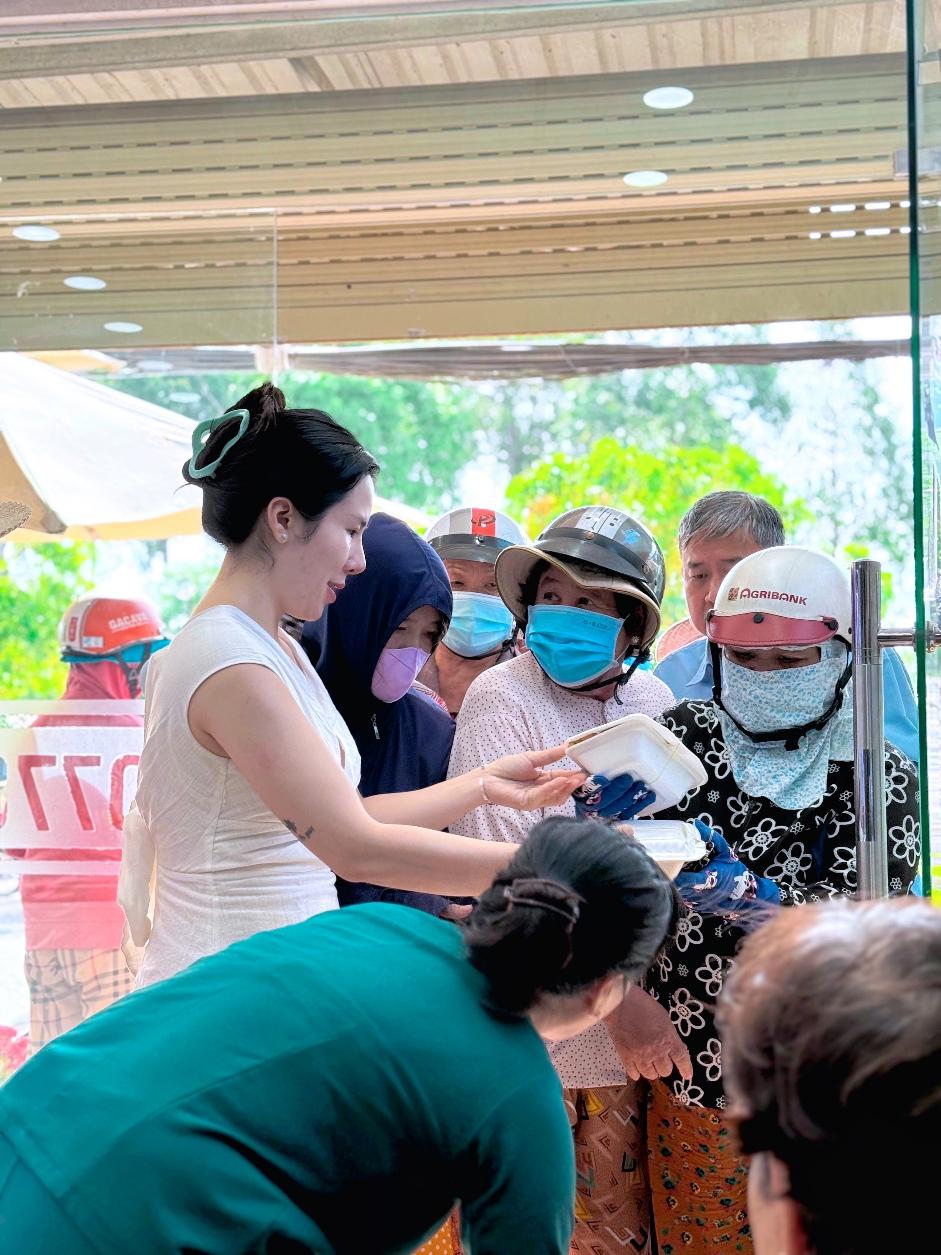 Nguyễn Thị Y Bình (Y Bình Đây): Hành trình lan tỏa yêu thương từ thế giới ảo đến đời thực- Ảnh 2.