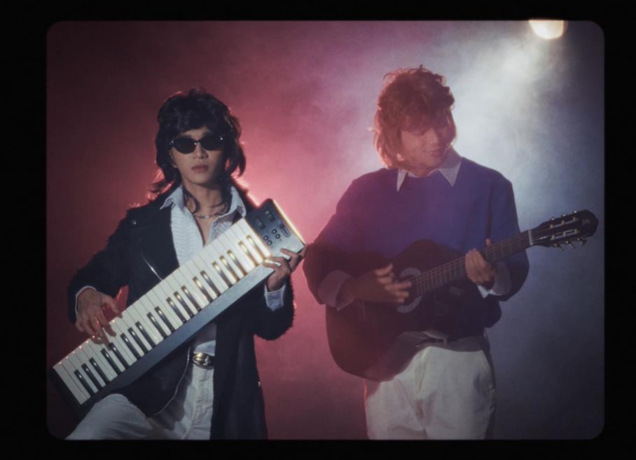 Kính mắt Anna “toan tính” gì khi rót tiền đầu tư cho MV debut của Hưng Nguyễn?- Ảnh 2.