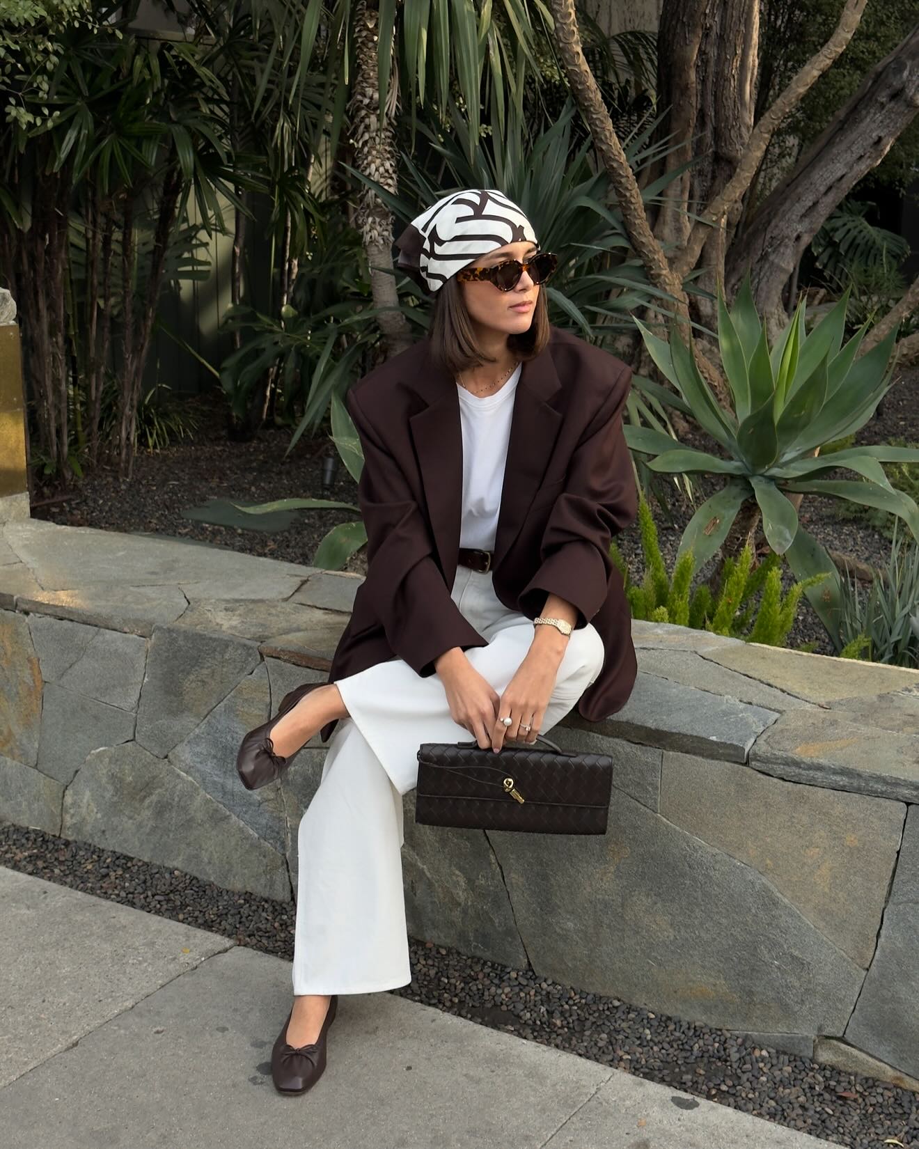 Phụ nữ Pháp có thể diện đồ rất đơn giản nhưng vẫn sang trọng là nhờ 4 kiểu giày- Ảnh 3.