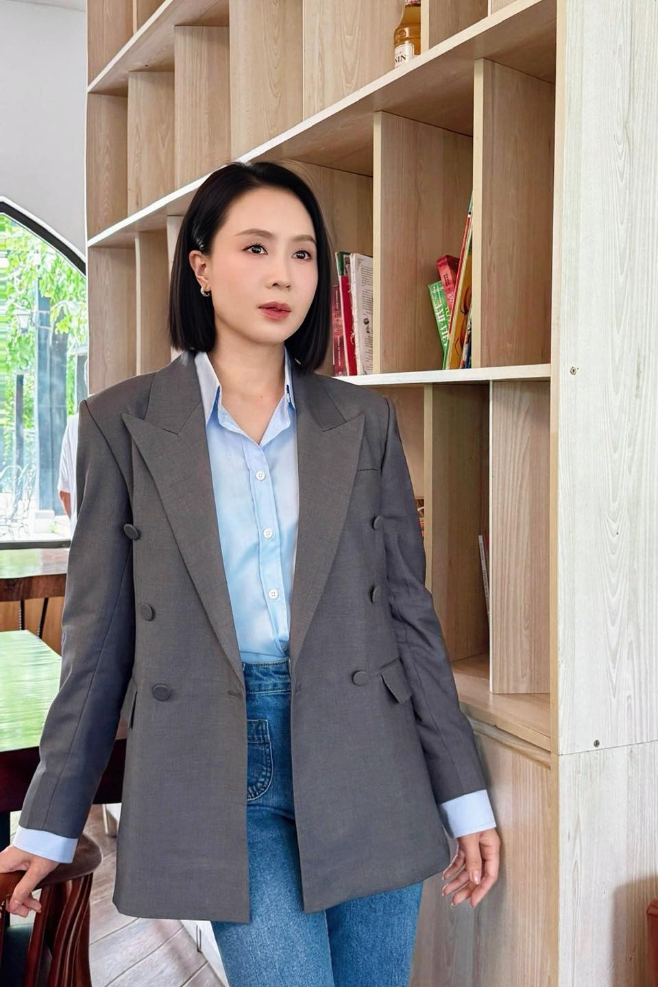 5 món thời trang được các mỹ nhân Việt ngoài 40 mặc nhiều nhất, bảo sao ai cũng trẻ trung hơn tuổi- Ảnh 2.