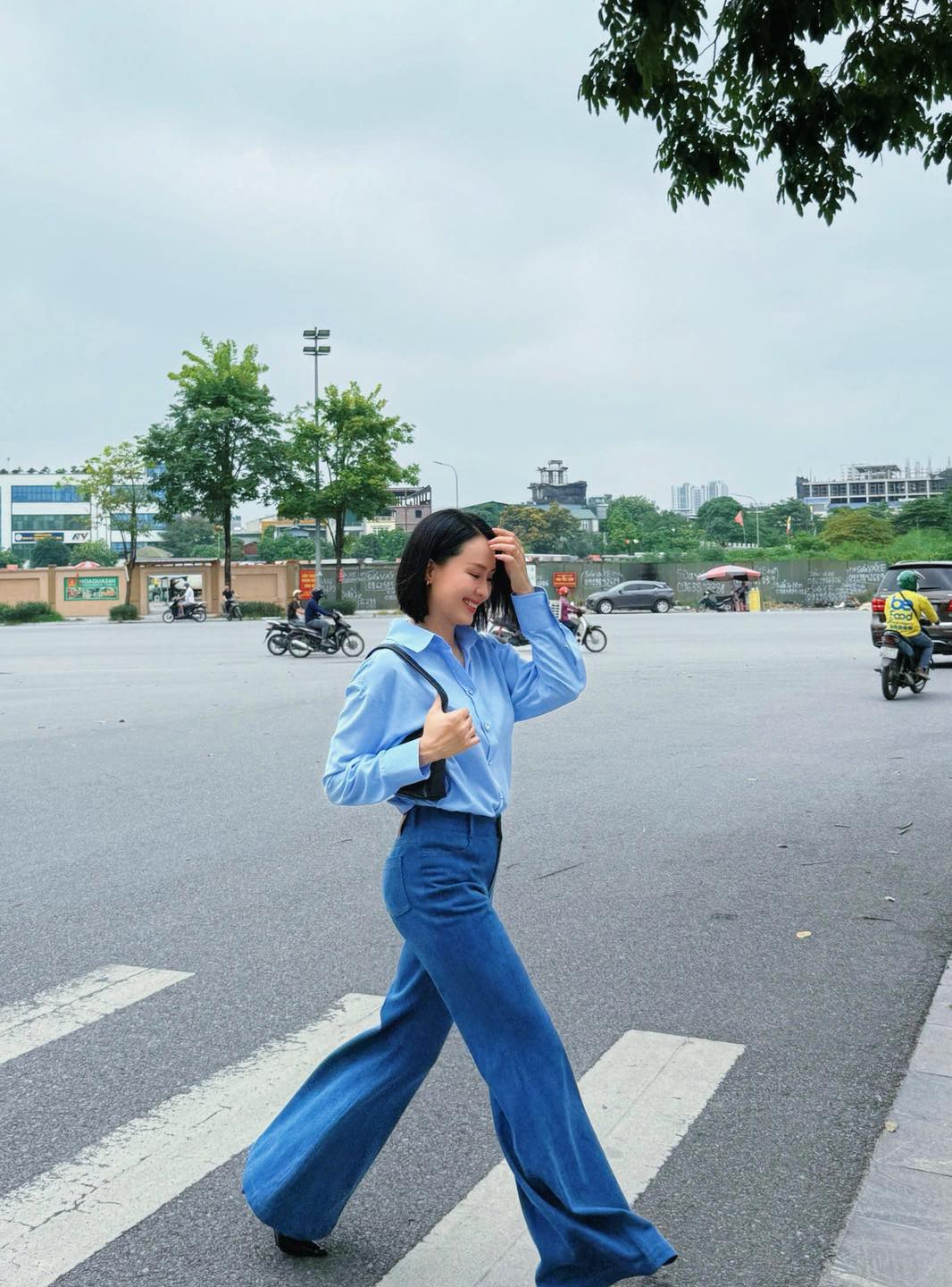 5 món thời trang được các mỹ nhân Việt ngoài 40 mặc nhiều nhất, bảo sao ai cũng trẻ trung hơn tuổi- Ảnh 11.