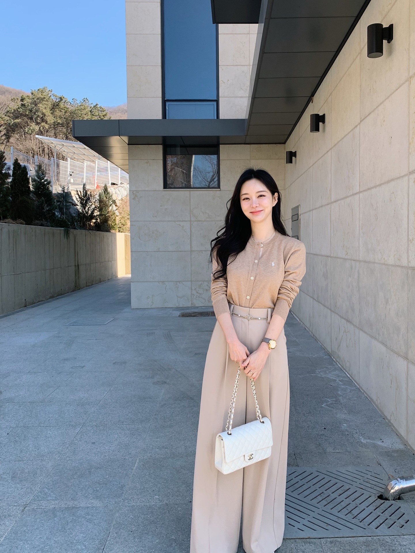 5 combo áo và quần dài cứ mặc là sành điệu cho nàng không thích diện váy- Ảnh 7.