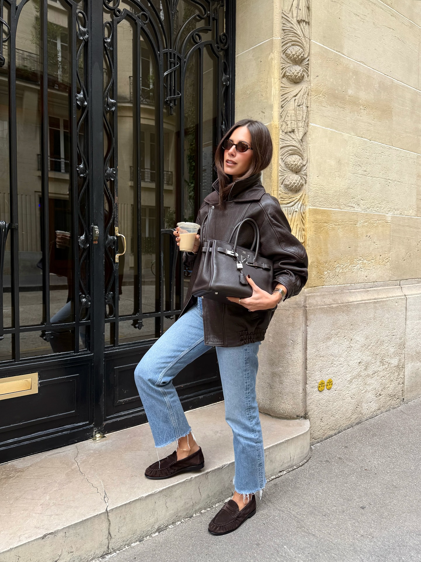 Phụ nữ Pháp có thể diện đồ rất đơn giản nhưng vẫn sang trọng là nhờ 4 kiểu giày- Ảnh 7.