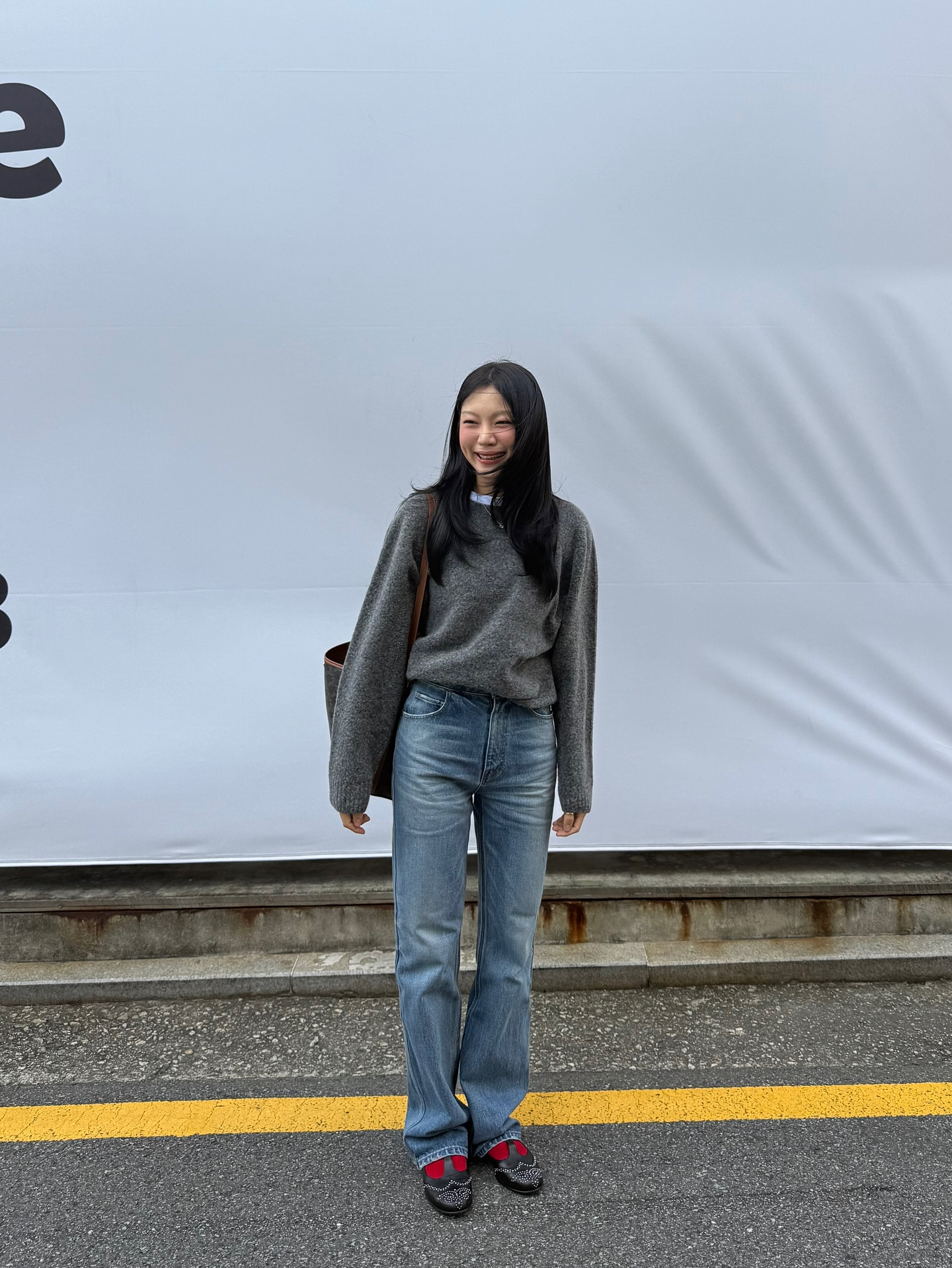 5 combo áo và quần dài cứ mặc là sành điệu cho nàng không thích diện váy- Ảnh 5.