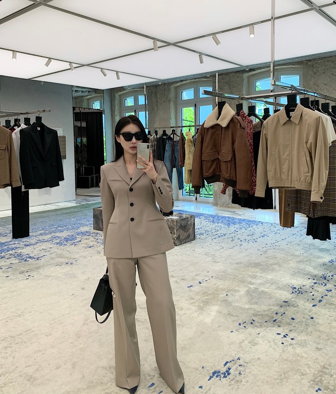 5 combo áo và quần dài cứ mặc là sành điệu cho nàng không thích diện váy- Ảnh 9.