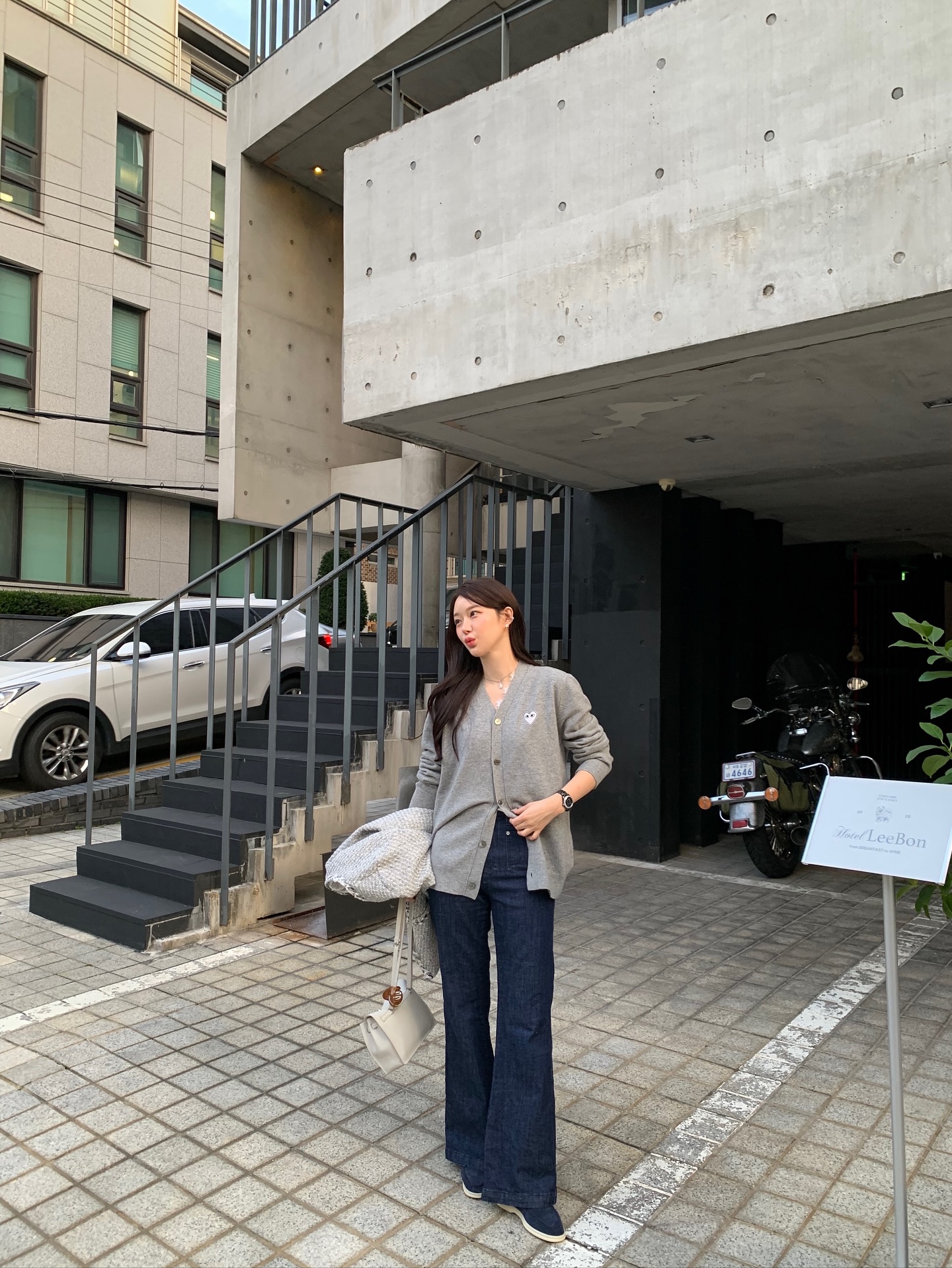 5 combo áo và quần dài cứ mặc là sành điệu cho nàng không thích diện váy- Ảnh 6.