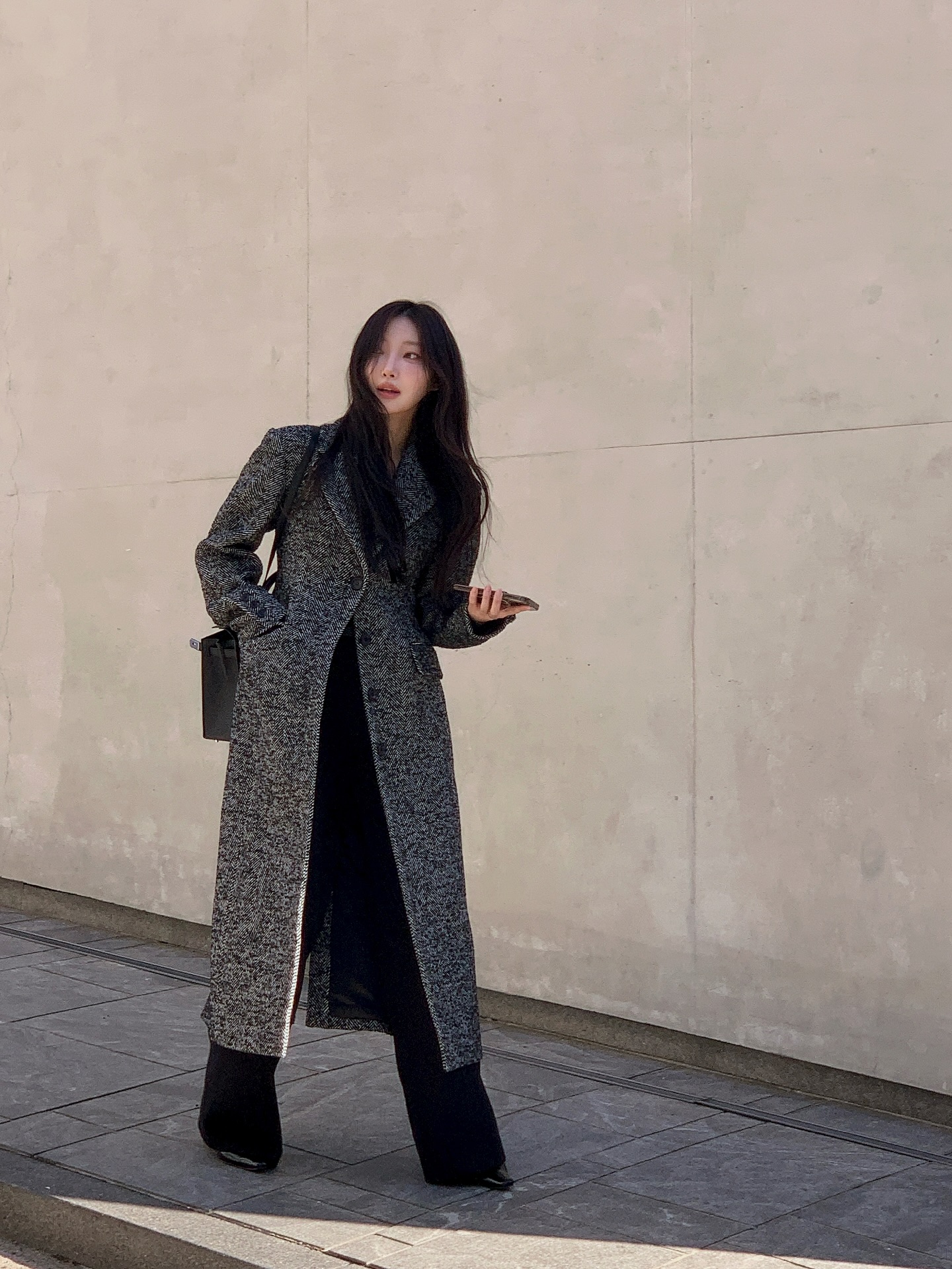 5 combo áo và quần dài cứ mặc là sành điệu cho nàng không thích diện váy- Ảnh 2.