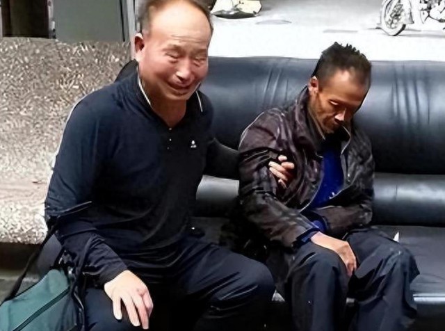 Phát hiện một nam sinh học giỏi nhưng du học về nước sống lang thang, phải ngủ dưới gầm cầu 14 năm- Ảnh 4.