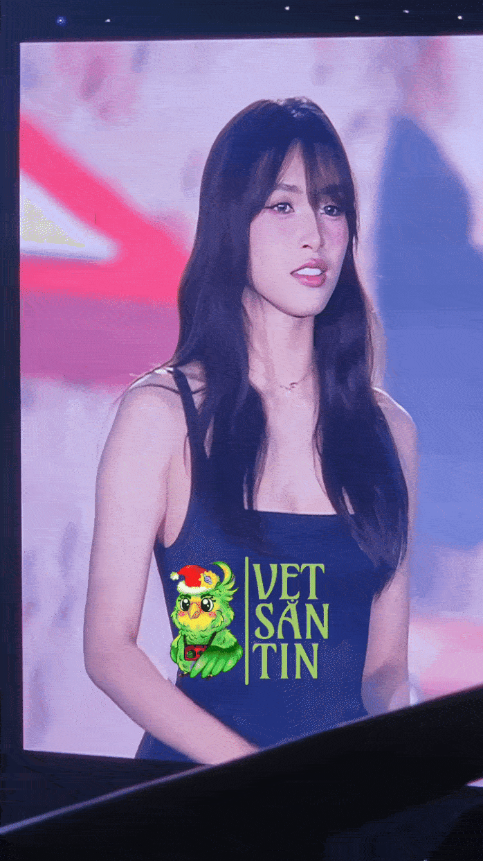 Tóm dính cặp đôi diễn viên - Hoa hậu Vbiz tình tứ trước hàng trăm người, bảo sao ai cũng tin phim giả tình thật- Ảnh 2.