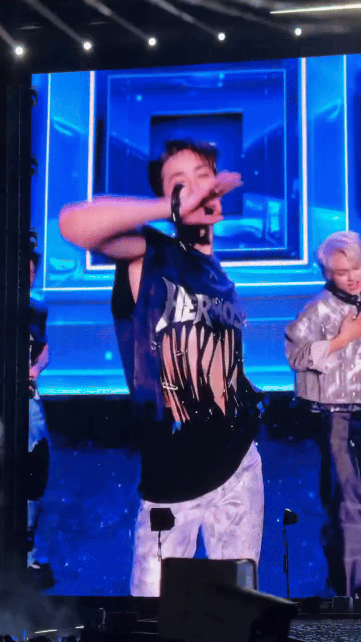 Sốc visual dàn Anh Trai khoe trên màn hình LED tại concert Say Hi mùa 2, idol Việt mà nó quốc tế quá trời!- Ảnh 1.