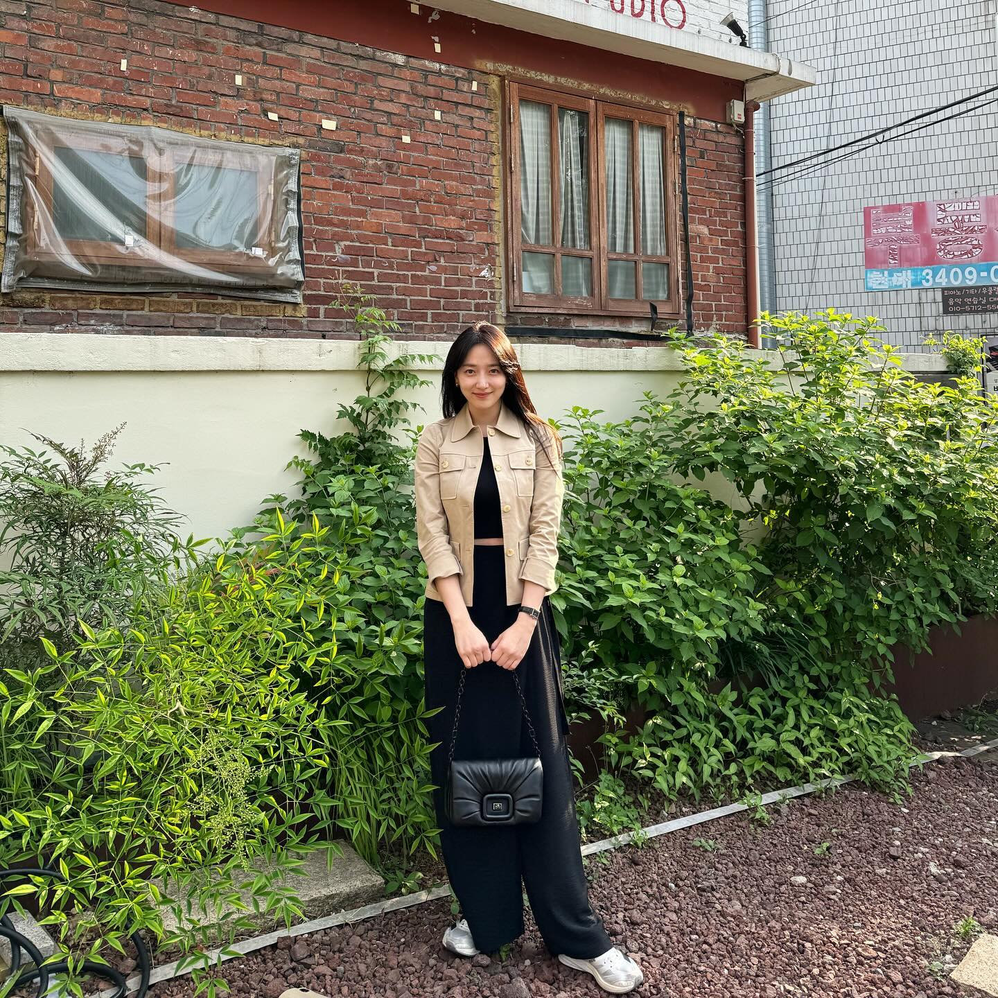 Nữ chính phim Taxi Driver 33 tuổi nhưng trông như nữ sinh, style ngoài đời còn trẻ trung hơn nữa- Ảnh 4.