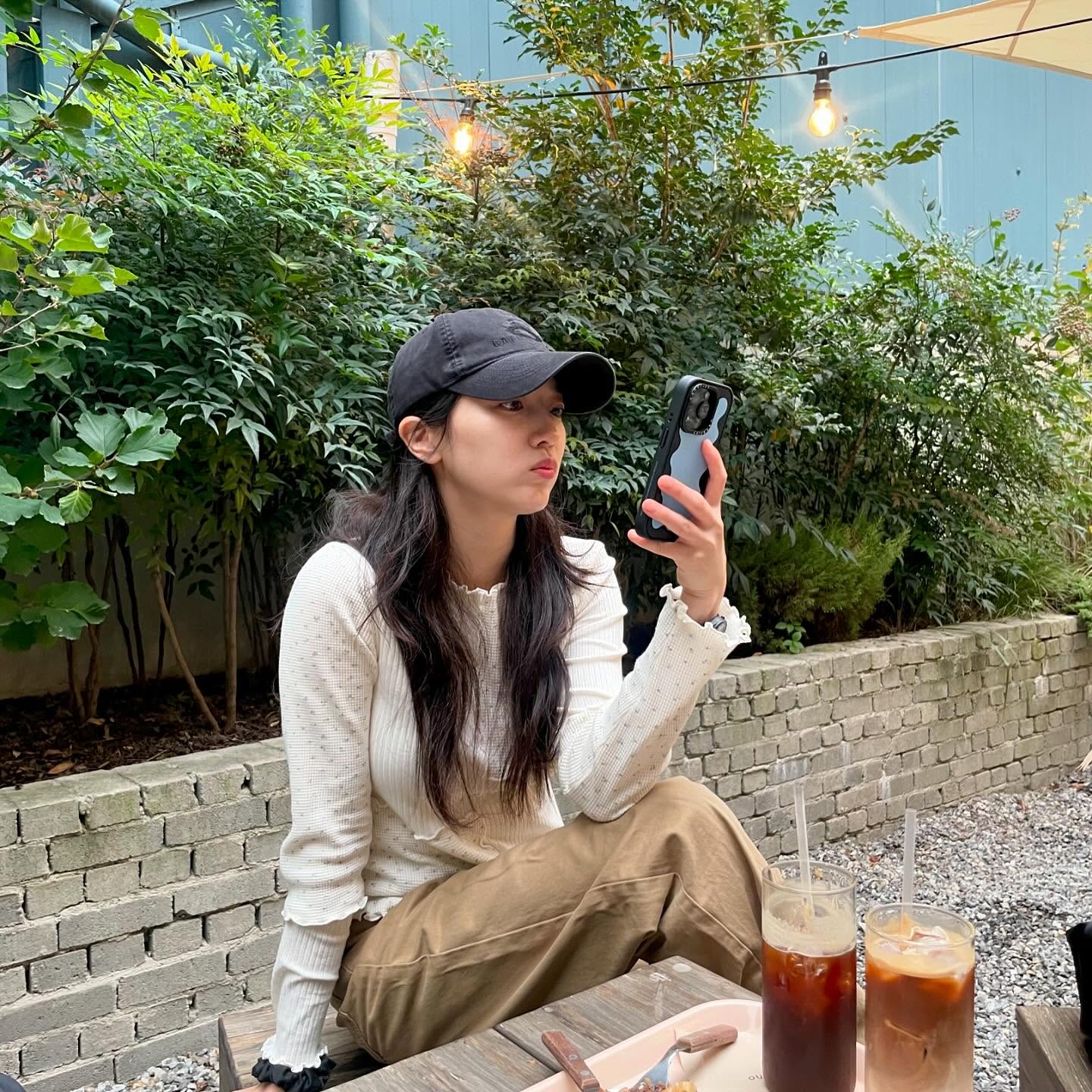 Nữ chính phim Taxi Driver 33 tuổi nhưng trông như nữ sinh, style ngoài đời còn trẻ trung hơn nữa- Ảnh 9.