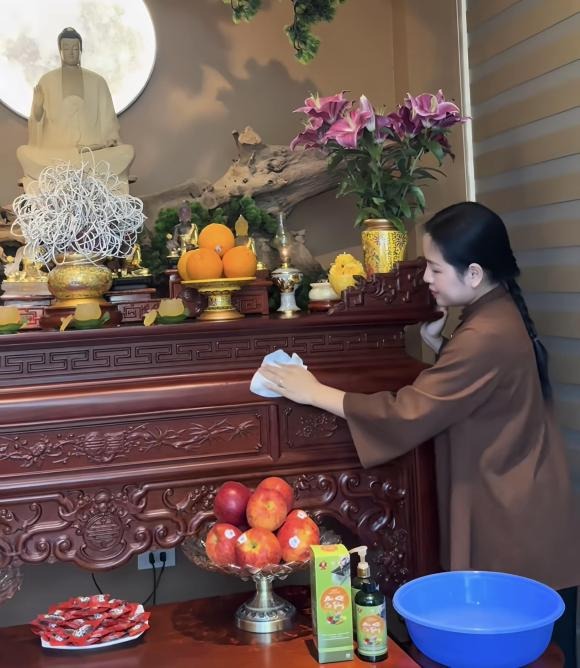 5 việc nên làm với bàn thờ trước ngày 31/12- Ảnh 1.