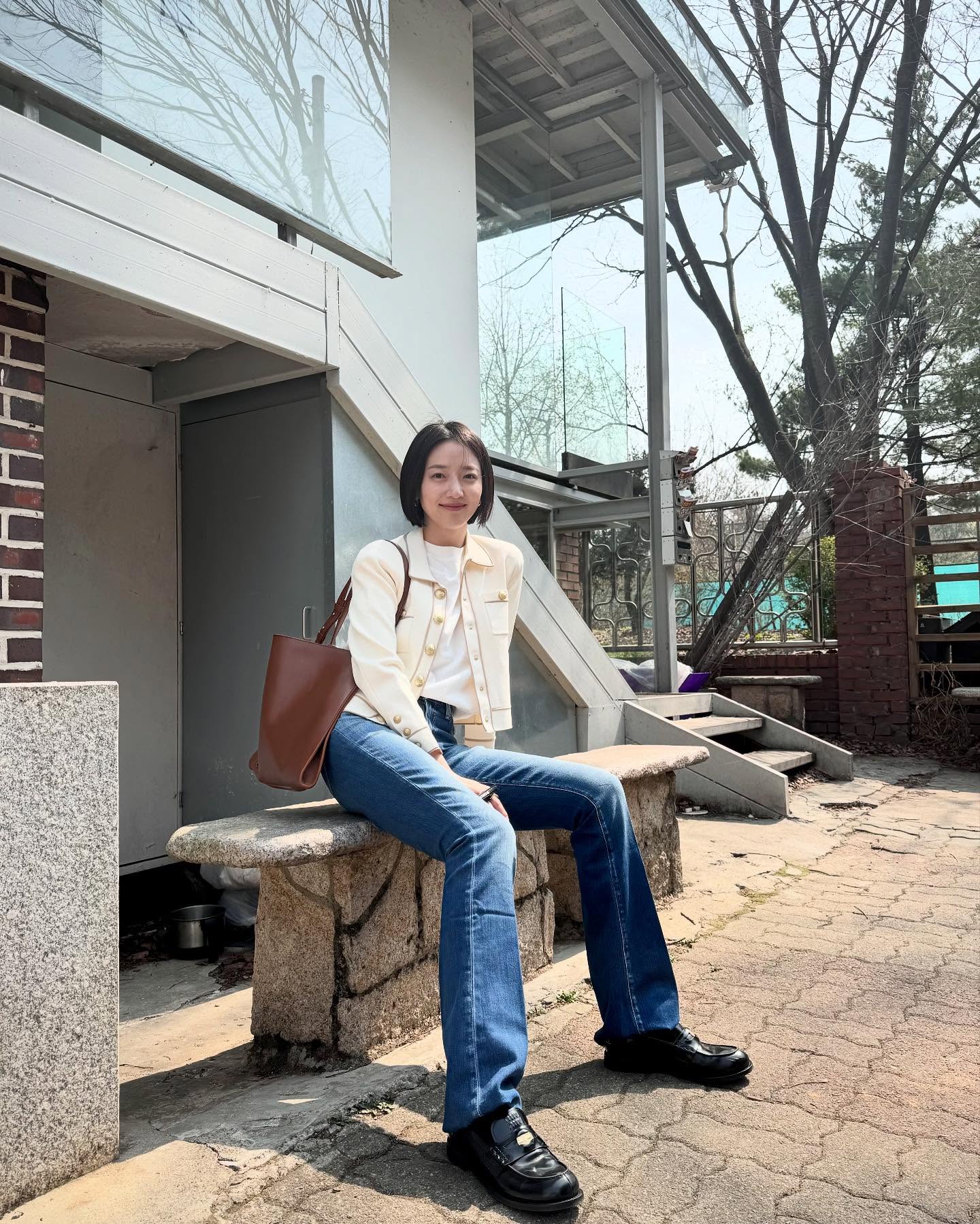 Nữ chính phim Taxi Driver 33 tuổi nhưng trông như nữ sinh, style ngoài đời còn trẻ trung hơn nữa- Ảnh 5.