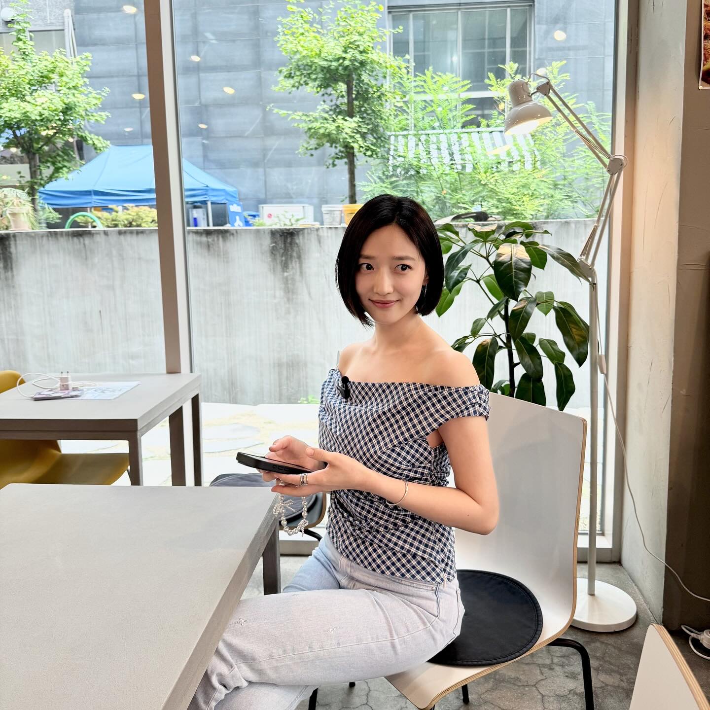 Nữ chính phim Taxi Driver 33 tuổi nhưng trông như nữ sinh, style ngoài đời còn trẻ trung hơn nữa- Ảnh 2.