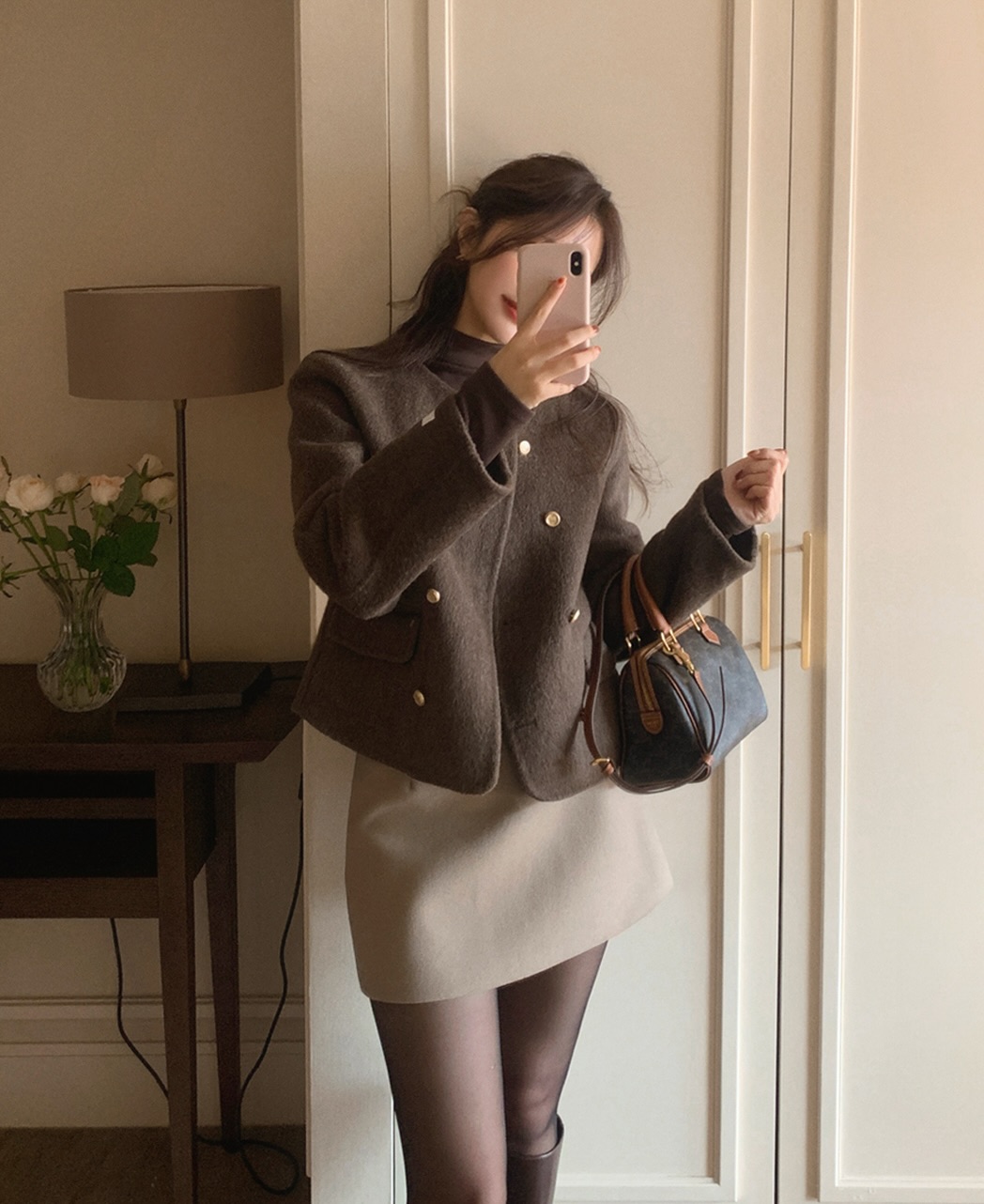 4 kiểu áo khoác hoàn hảo cho nàng có chiều cao khiêm tốn: Mẫu số 2 đặc biệt sang chảnh và long lanh- Ảnh 1.