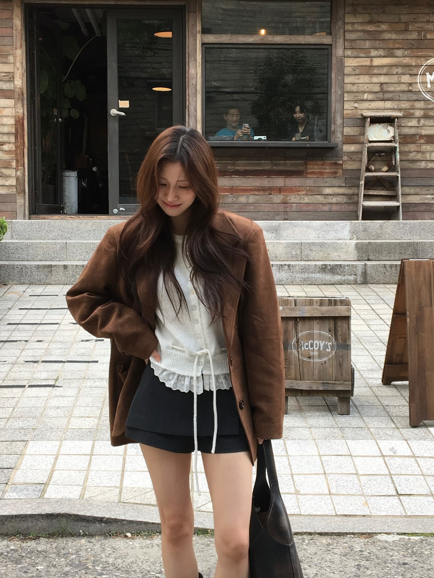 4 kiểu áo khoác hoàn hảo cho nàng có chiều cao khiêm tốn: Mẫu số 2 đặc biệt sang chảnh và long lanh- Ảnh 9.