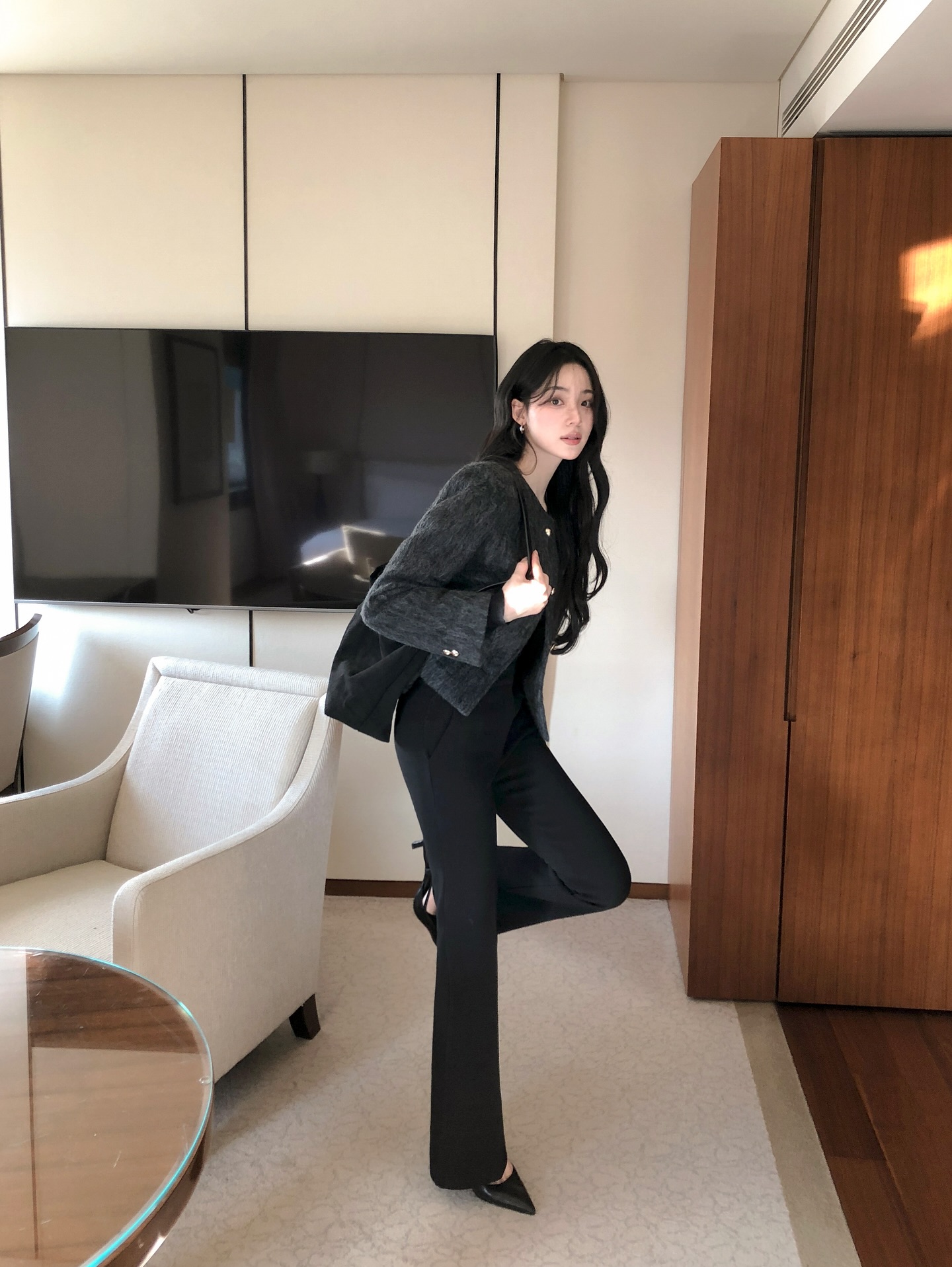 4 kiểu áo khoác hoàn hảo cho nàng có chiều cao khiêm tốn: Mẫu số 2 đặc biệt sang chảnh và long lanh- Ảnh 3.