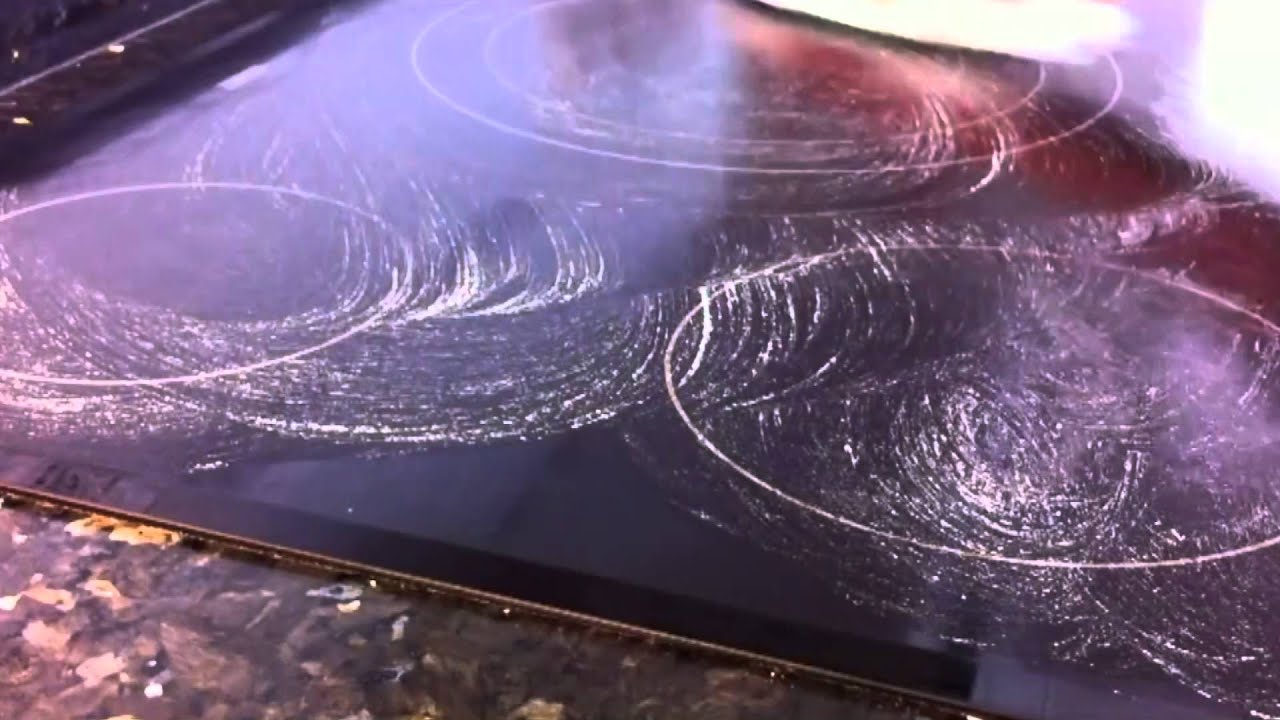 
Mẹo pha nước rửa bát + baking soda để tẩy vết khét trên bếp: Nghe hay nhưng sai bét, càng làm càng xước- Ảnh 2.