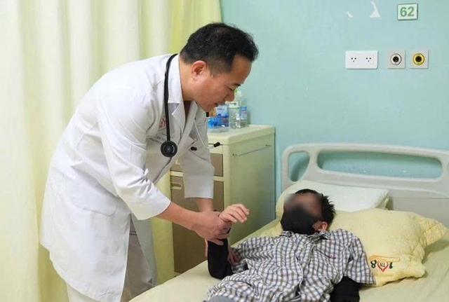 Đột quỵ mùa lạnh: Nỗi ám ảnh "tàn phá mạch máu", chỉ chậm vài phút cũng có thể mất cả cuộc đời- Ảnh 3. Đột quỵ mùa lạnh: Nỗi ám ảnh "tàn phá mạch máu", chỉ chậm vài phút cũng có thể mất cả cuộc đời- Ảnh 3.