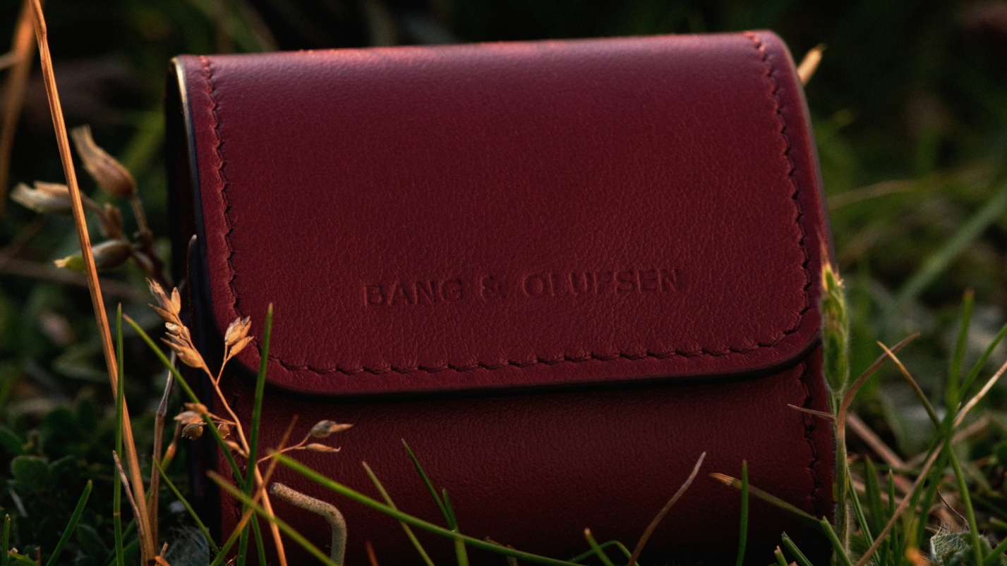 “Tri âm” xa xỉ mùa cuối năm từ Bang & Olufsen: earbuds thời trang với âm thanh không gian và cảm biến chạm tiên tiến- Ảnh 1.