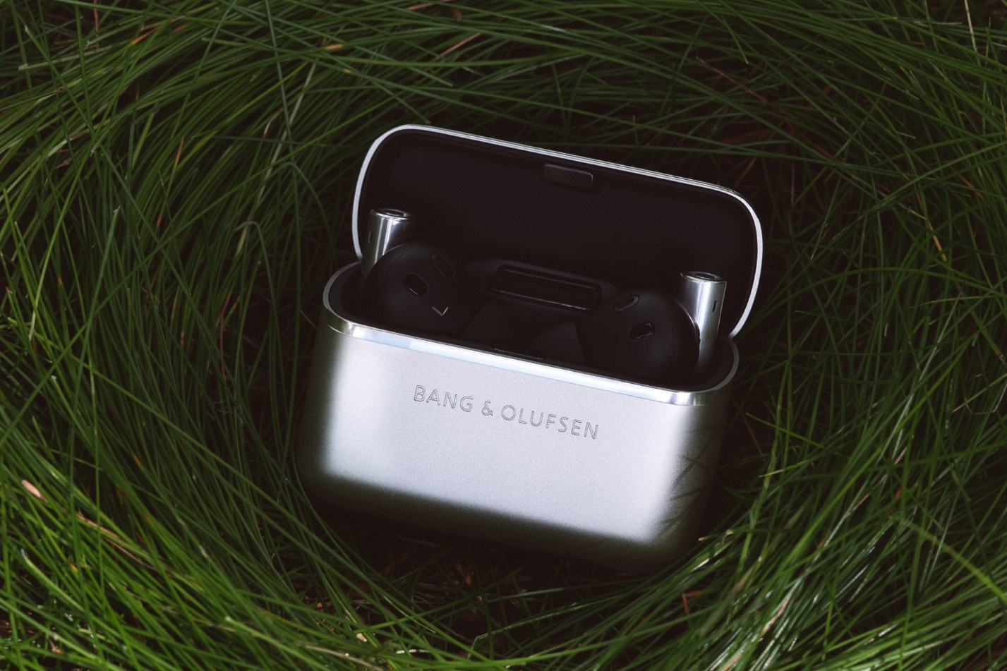 “Tri âm” xa xỉ mùa cuối năm từ Bang & Olufsen: earbuds thời trang với âm thanh không gian và cảm biến chạm tiên tiến- Ảnh 3.