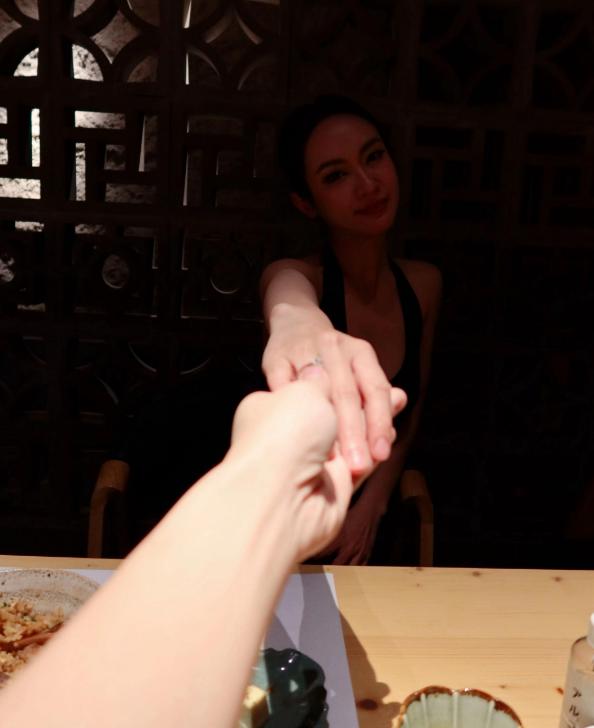 Sáng tỏ chuyện Vũ Thúy Quỳnh kết hôn với thiếu gia Đức Phạm - Ảnh 1.