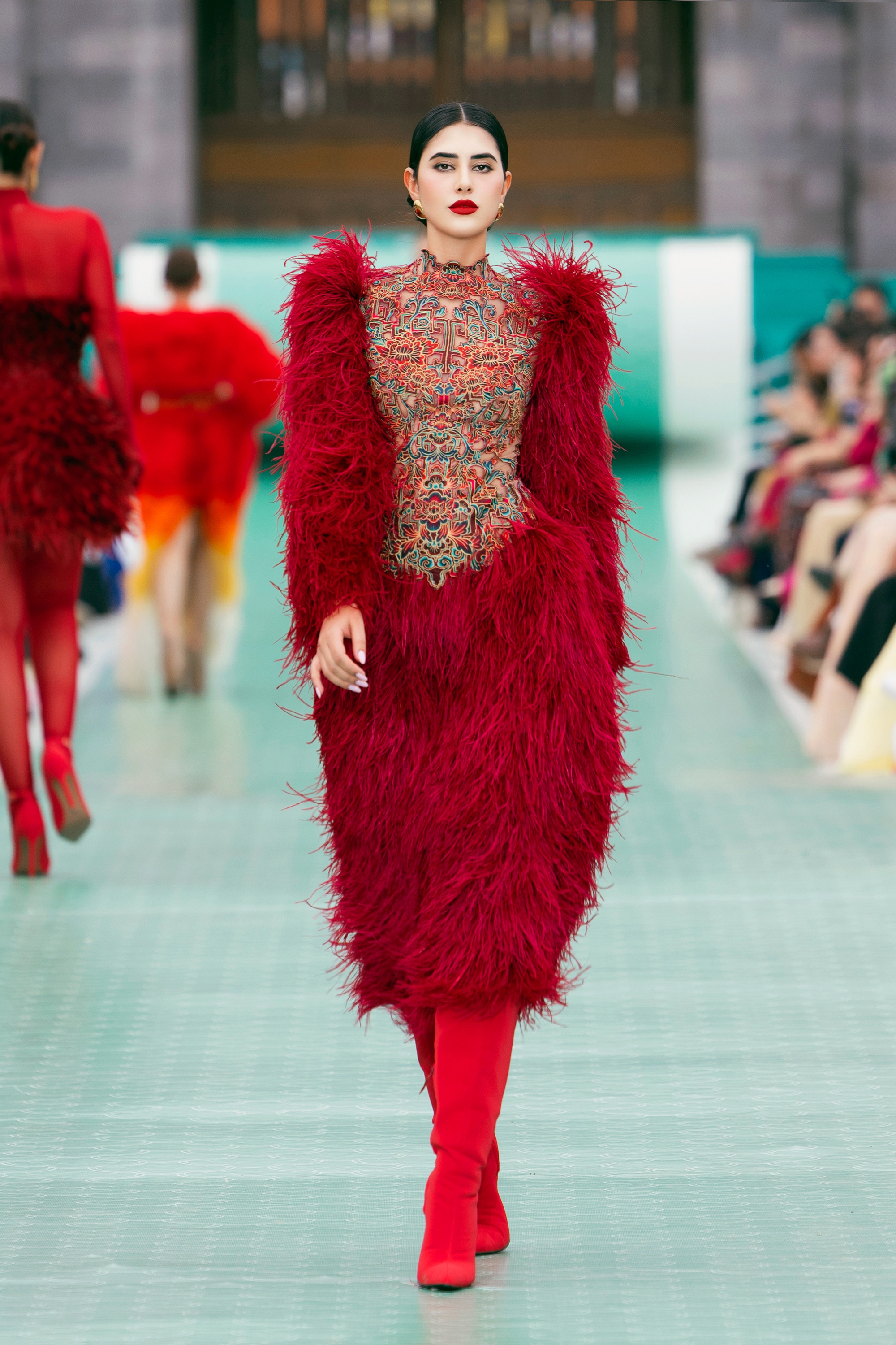 Show của NTK Lê Thanh Hòa tại Hoàng thành Huế: Khoảnh khắc ảo diệu chưa từng có tại show thời trang- Ảnh 8.