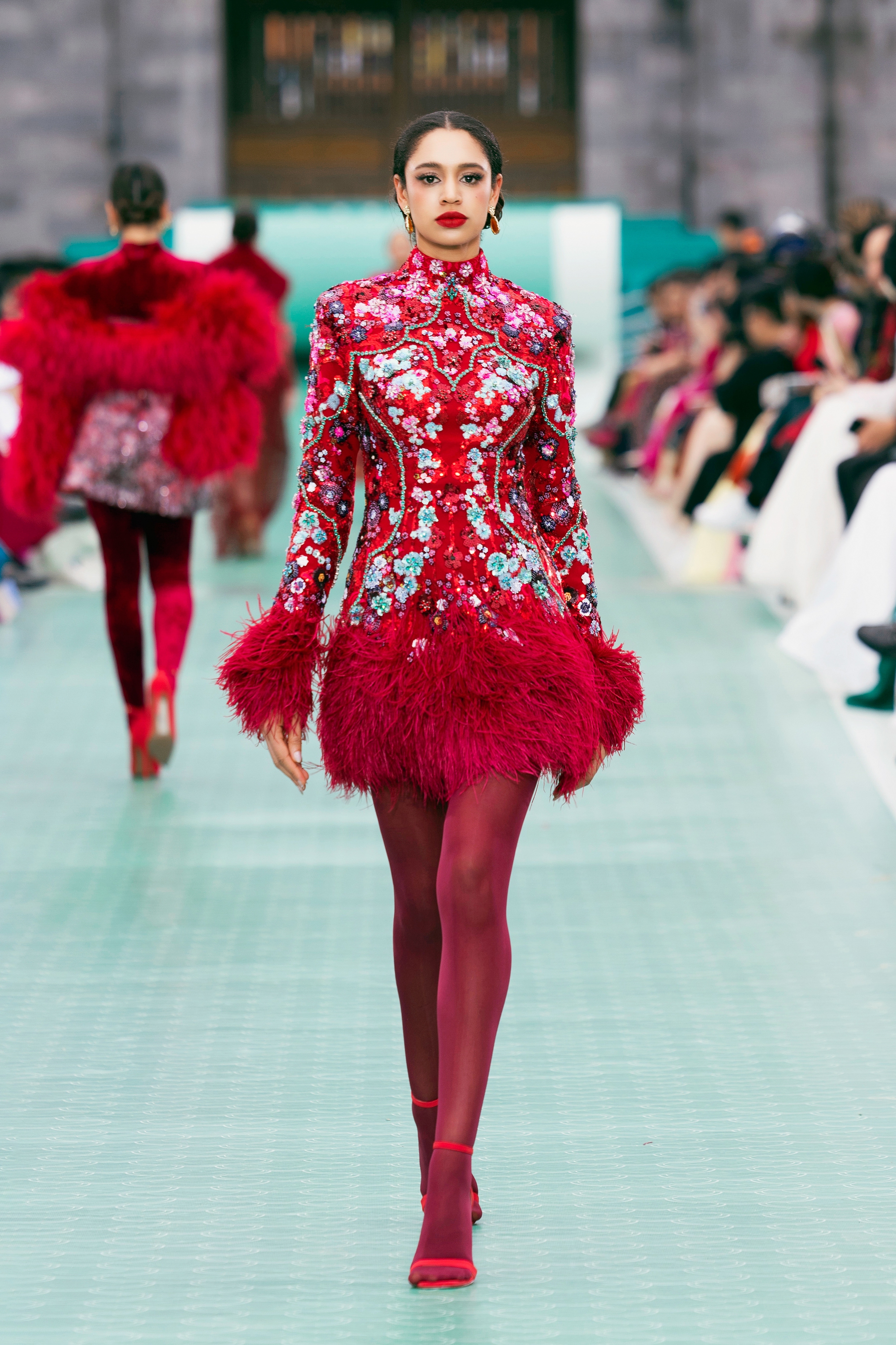 Show của NTK Lê Thanh Hòa tại Hoàng thành Huế: Khoảnh khắc ảo diệu chưa từng có tại show thời trang- Ảnh 10.