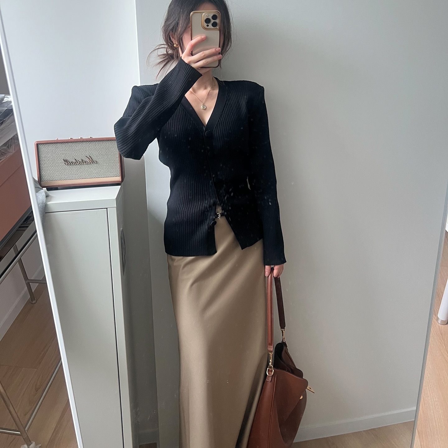 5 món thời trang màu trung tính cần có để phối đồ trong tích tắc là đẹp- Ảnh 4.