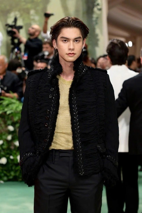 Bright Vachirawit là 1 trong những ngôi sao được săn đón nhất xứ chùa Vàng Bright Vachirawit là 1 trong những ngôi sao được săn đón nhất xứ chùa Vàng