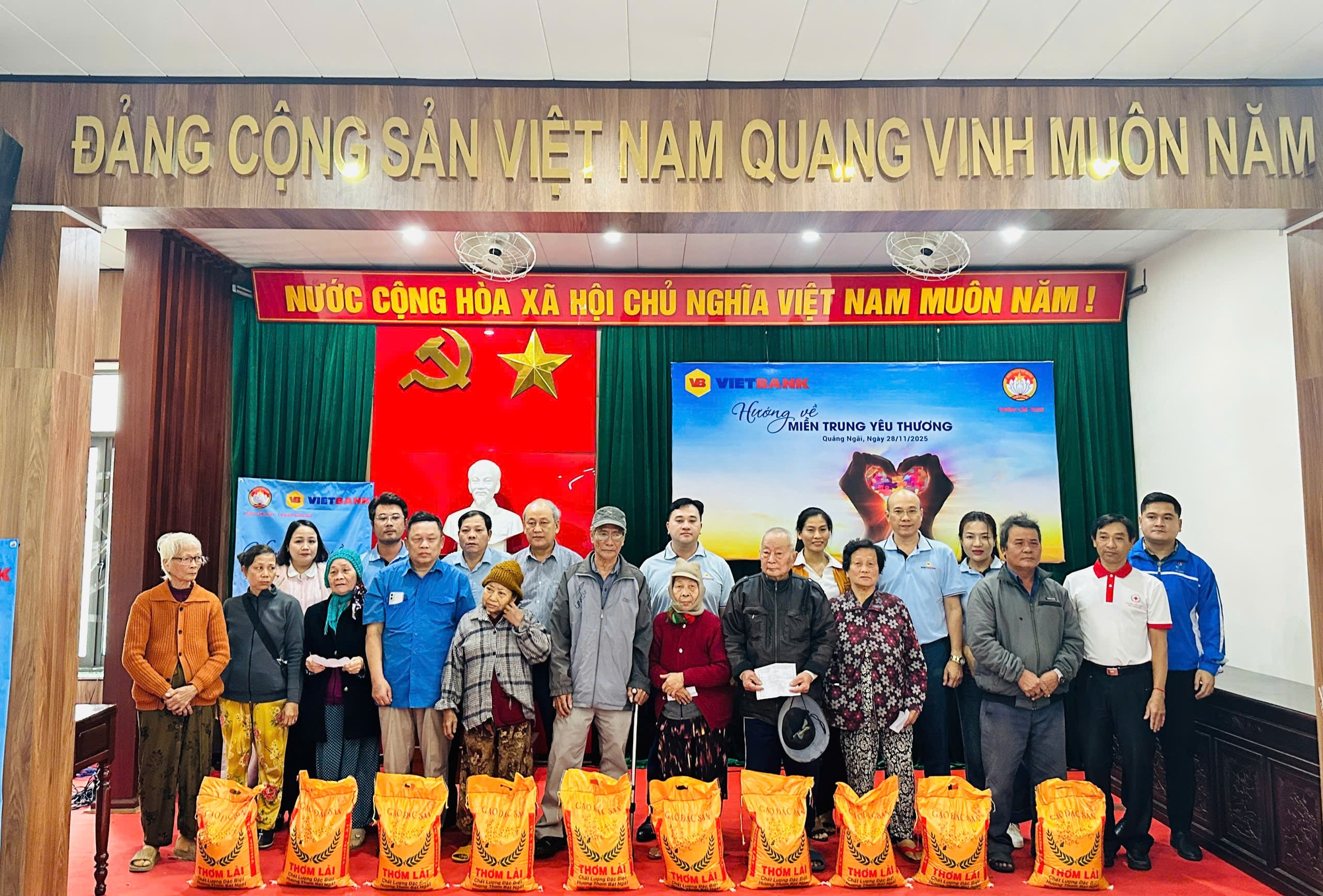 Vietbank triển khai gói tín dụng đồng hành cùng khách hàng khắc phục hậu quả bão lũ- Ảnh 2.