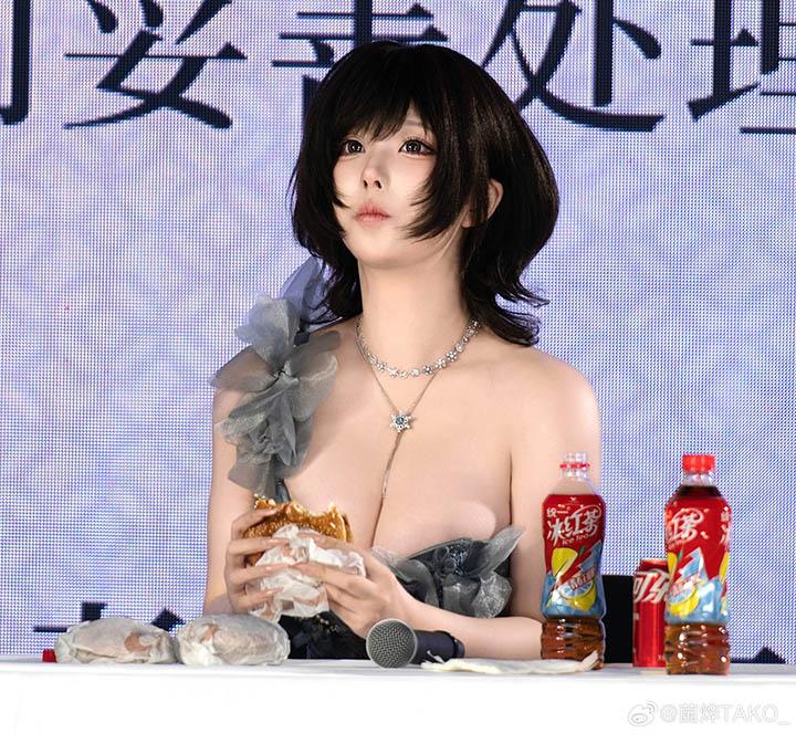 Coser “tier S” Trung Quốc tổ chức sinh nhật như đại minh tinh: Đón khách từ sáng nhưng ký tặng đến tận 12h đêm- Ảnh 3.