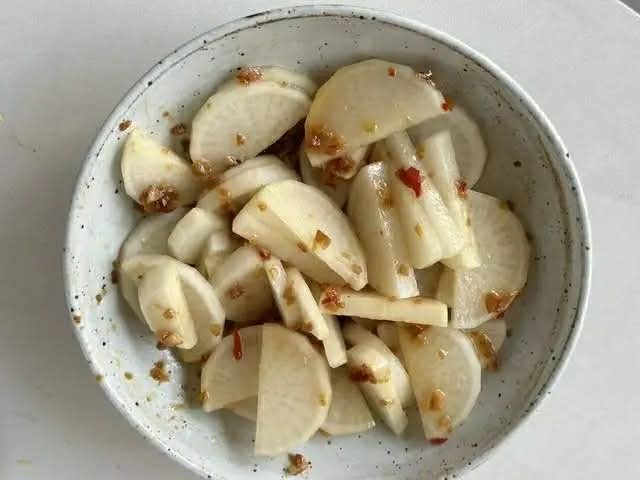 Món hấp mẹ làm đã "hạ gục" cả nhà tôi bởi không ngờ sự kết hợp 2 nguyên liệu đó lại ngon tuyệt vời thế- Ảnh 2.