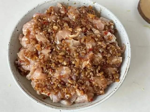 Món hấp mẹ làm đã "hạ gục" cả nhà tôi bởi không ngờ sự kết hợp 2 nguyên liệu đó lại ngon tuyệt vời thế- Ảnh 3.