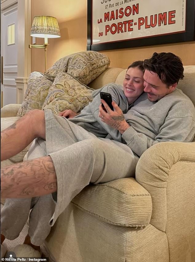 Cậu cả nhà Beckham ngày càng "cuồng vợ" hậu thẳng tay "cắt đứt" với gia đình ruột thịt- Ảnh 1. Cậu cả nhà Beckham ngày càng "cuồng vợ" hậu thẳng tay "cắt đứt" với gia đình ruột thịt- Ảnh 1.