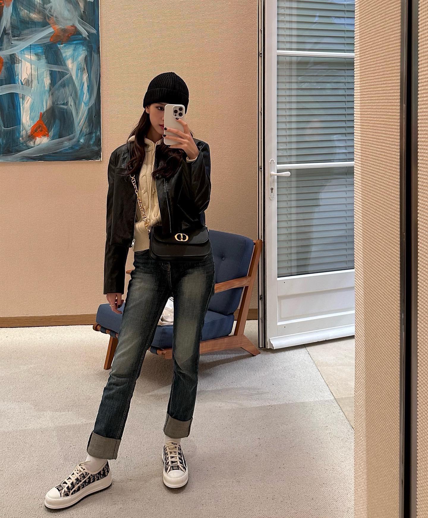 Sao Hàn có chiều cao khiêm tốn thường diện 5 item để luôn sành điệu, tôn dáng- Ảnh 8. Sao Hàn có chiều cao khiêm tốn thường diện 5 item để luôn sành điệu, tôn dáng- Ảnh 8.