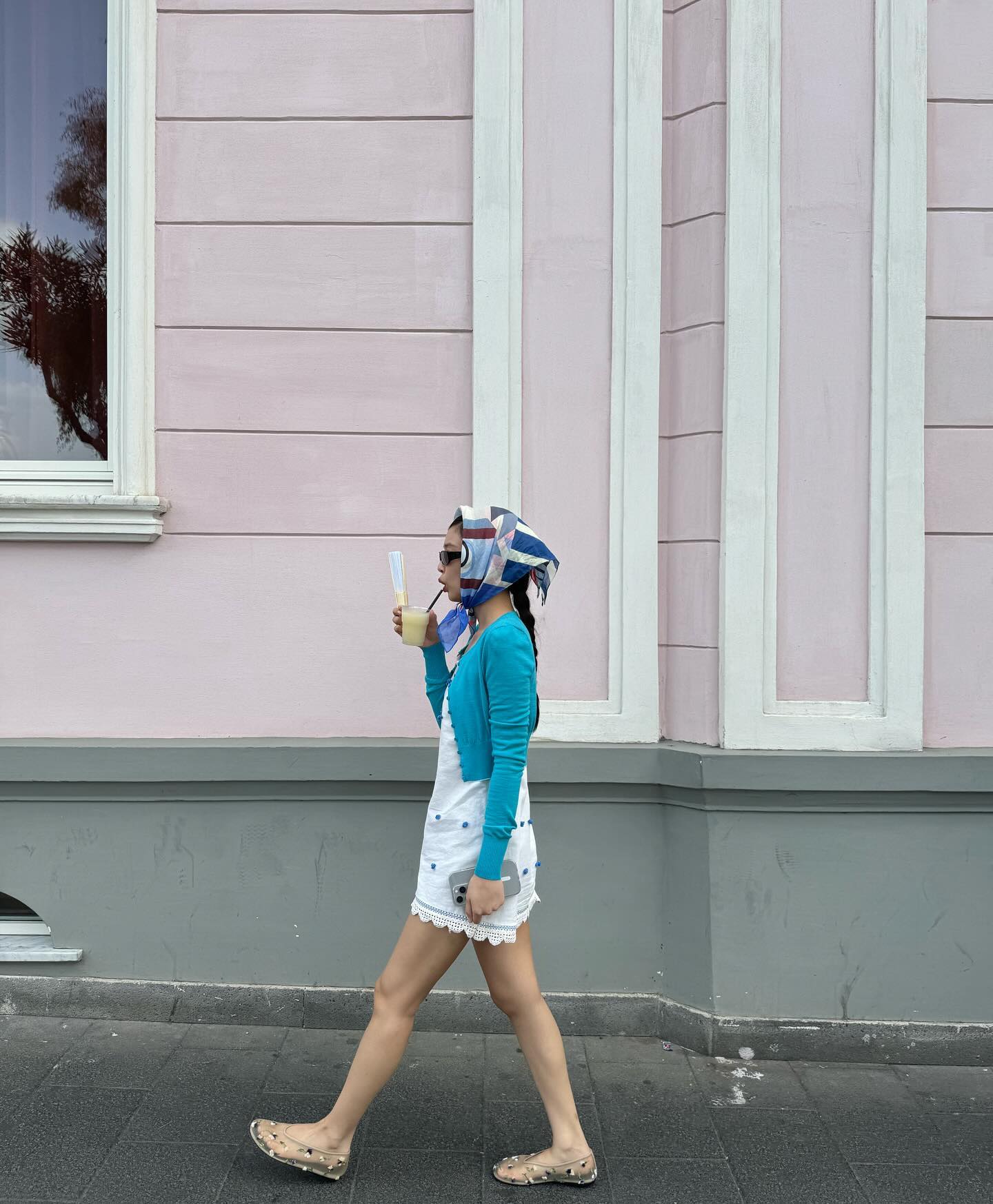 Sao Hàn có chiều cao khiêm tốn thường diện 5 item để luôn sành điệu, tôn dáng- Ảnh 10. Sao Hàn có chiều cao khiêm tốn thường diện 5 item để luôn sành điệu, tôn dáng- Ảnh 10.