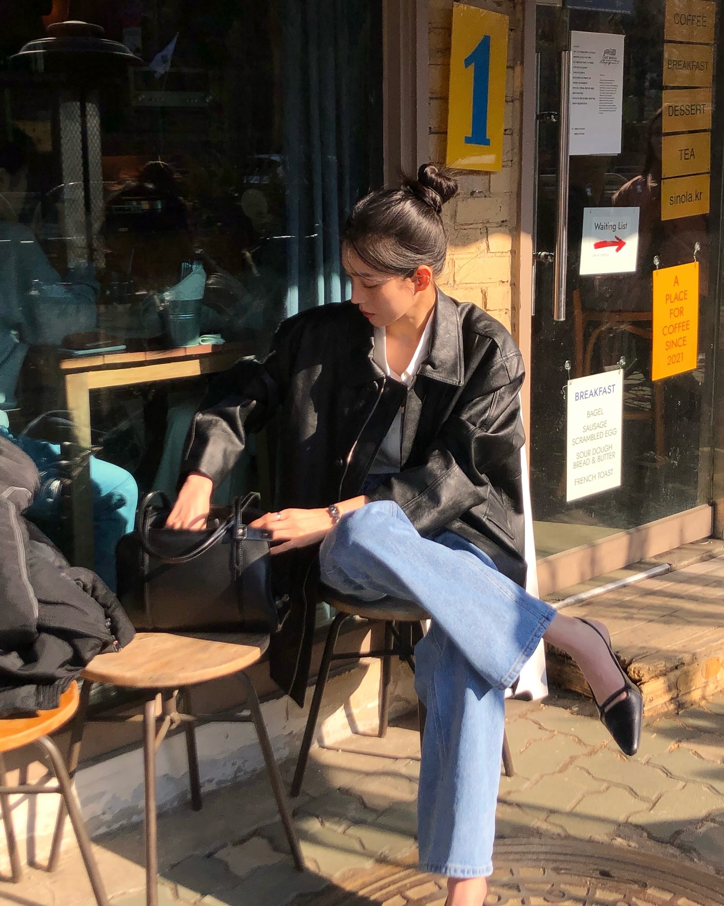 5 item phối với quần jeans giúp độ sang chảnh tăng thêm 10 lần- Ảnh 5. 5 item phối với quần jeans giúp độ sang chảnh tăng thêm 10 lần- Ảnh 5.