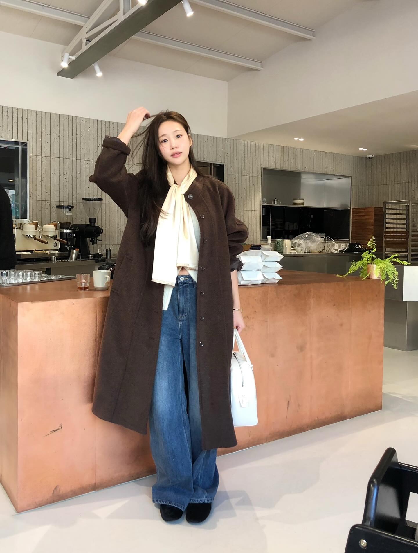 5 item phối với quần jeans giúp độ sang chảnh tăng thêm 10 lần- Ảnh 8. 5 item phối với quần jeans giúp độ sang chảnh tăng thêm 10 lần- Ảnh 8.