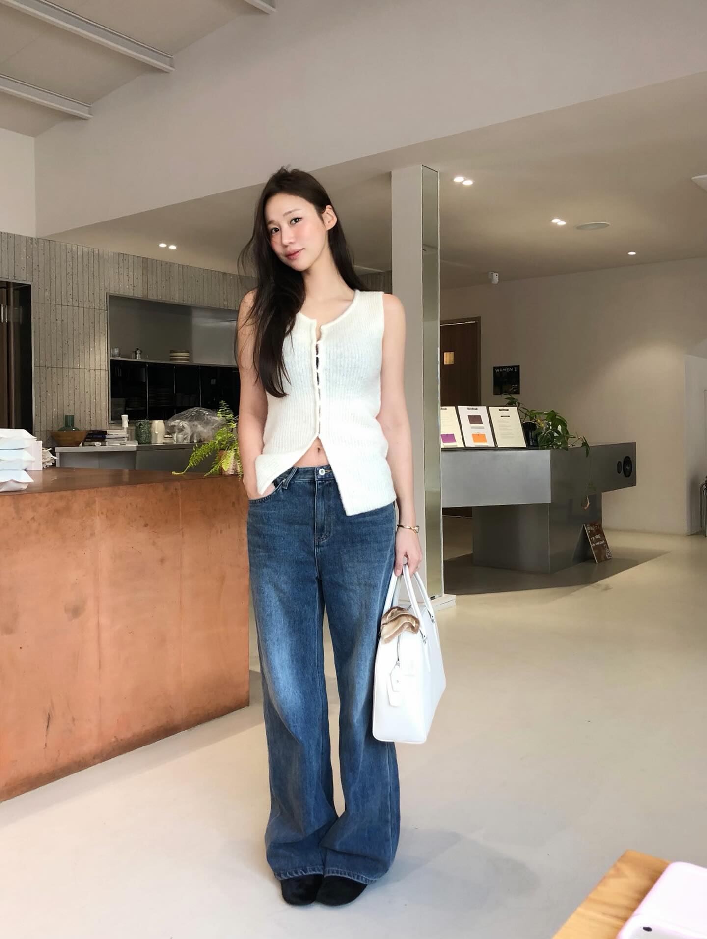 5 item phối với quần jeans giúp độ sang chảnh tăng thêm 10 lần- Ảnh 1. 5 item phối với quần jeans giúp độ sang chảnh tăng thêm 10 lần- Ảnh 1.