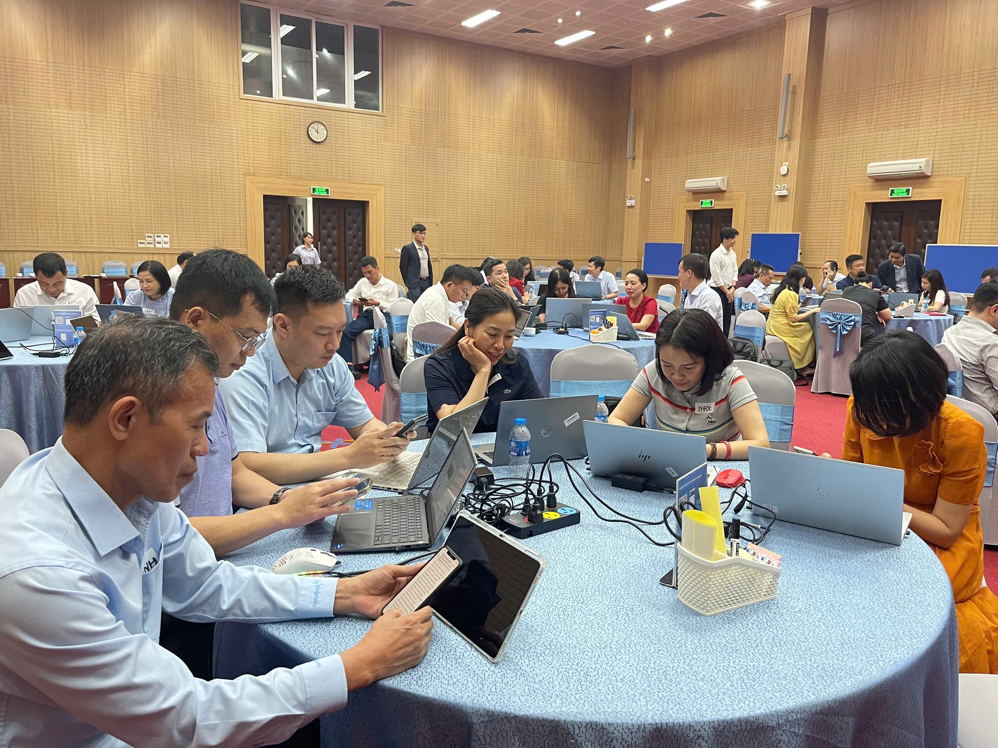 Doanh nghiệp Việt trước cơn sốt AI: Đầu tư lớn nhưng hiệu quả chưa tương xứng- Ảnh 1.