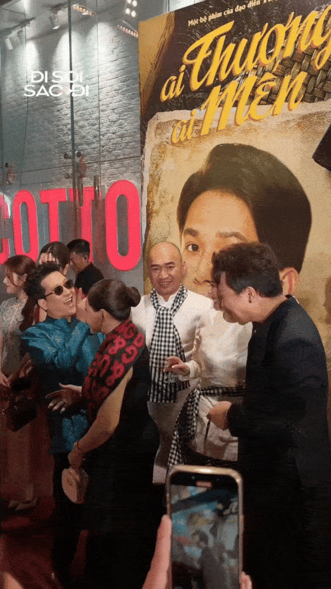 Trường Giang vén áo ngắm 156 viên kim cương trên tay Trấn Thành- Ảnh 1.