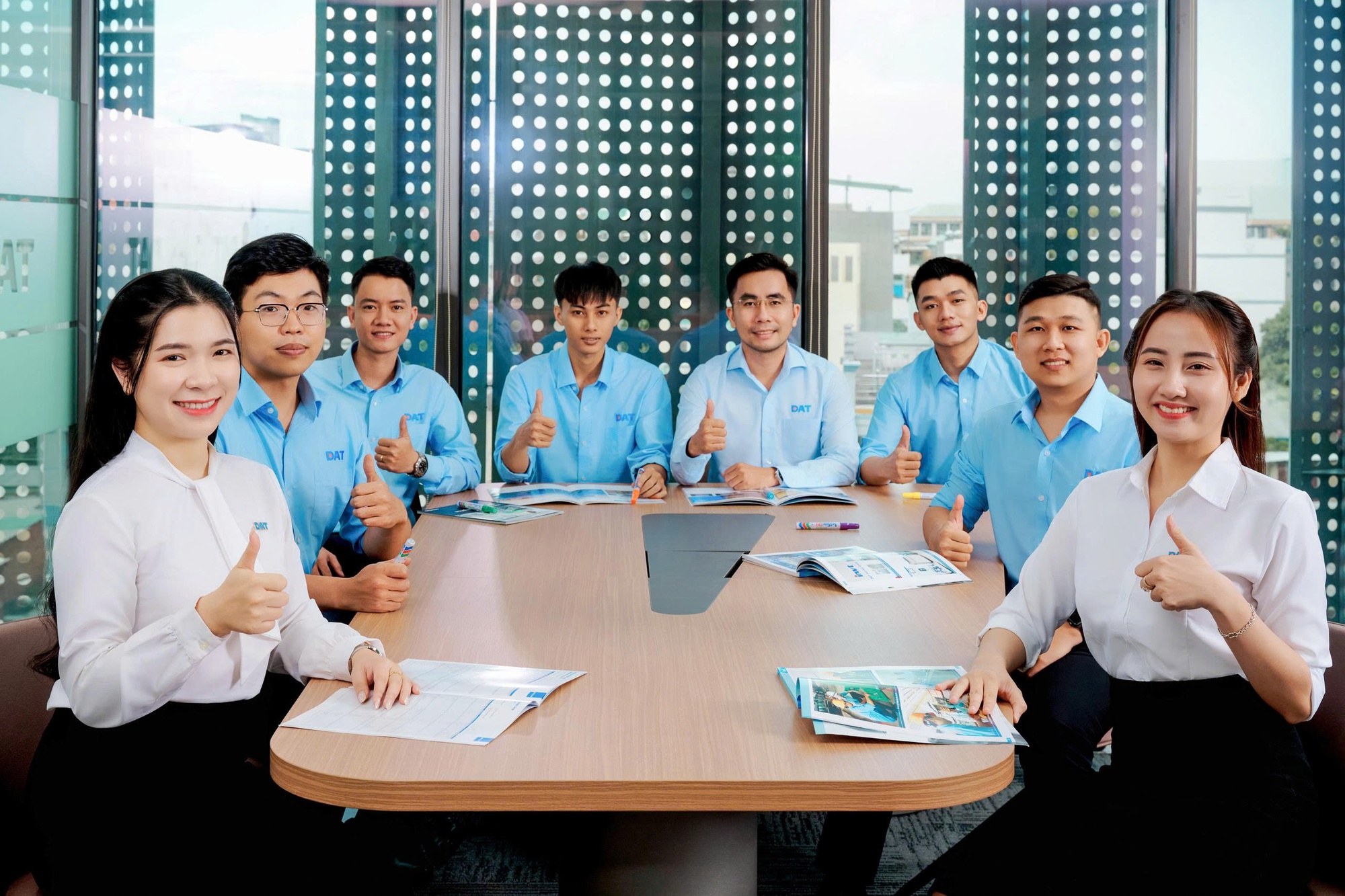 DAT Group ghi dấu ấn Top 10 Nơi làm việc tốt nhất Việt Nam 2025- Ảnh 1. DAT Group ghi dấu ấn Top 10 Nơi làm việc tốt nhất Việt Nam 2025- Ảnh 1.