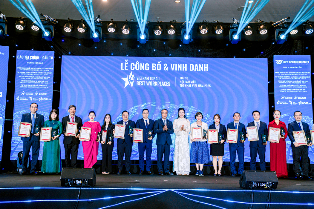 DAT Group ghi dấu ấn Top 10 Nơi làm việc tốt nhất Việt Nam 2025- Ảnh 3. DAT Group ghi dấu ấn Top 10 Nơi làm việc tốt nhất Việt Nam 2025- Ảnh 3.