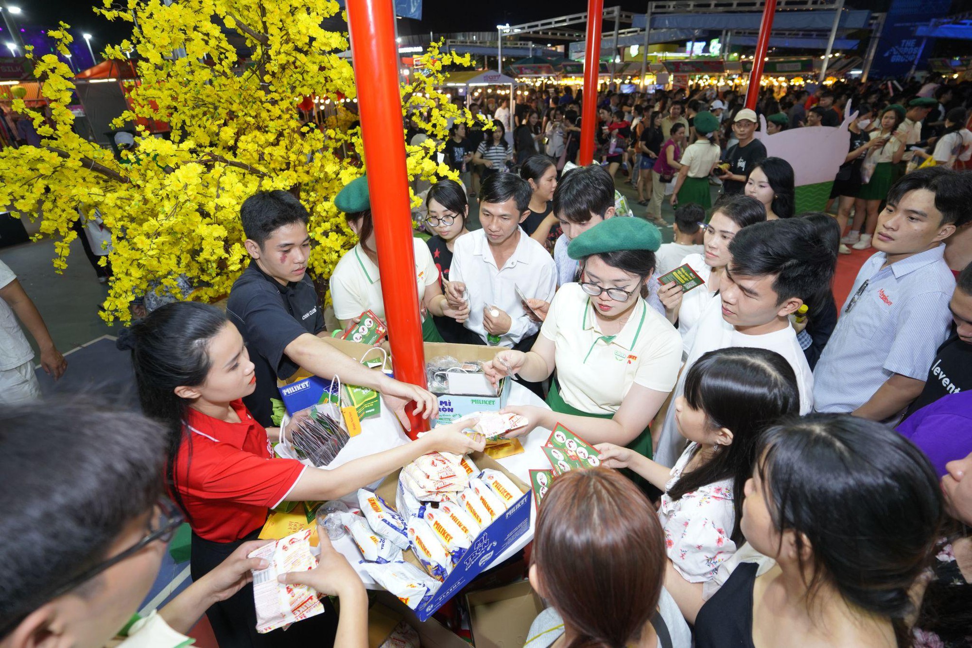 Khi huyền thoại "Mì hai tôm" tìm lại hào quang nhờ chiến lược trẻ hóa toàn diện- Ảnh 1.