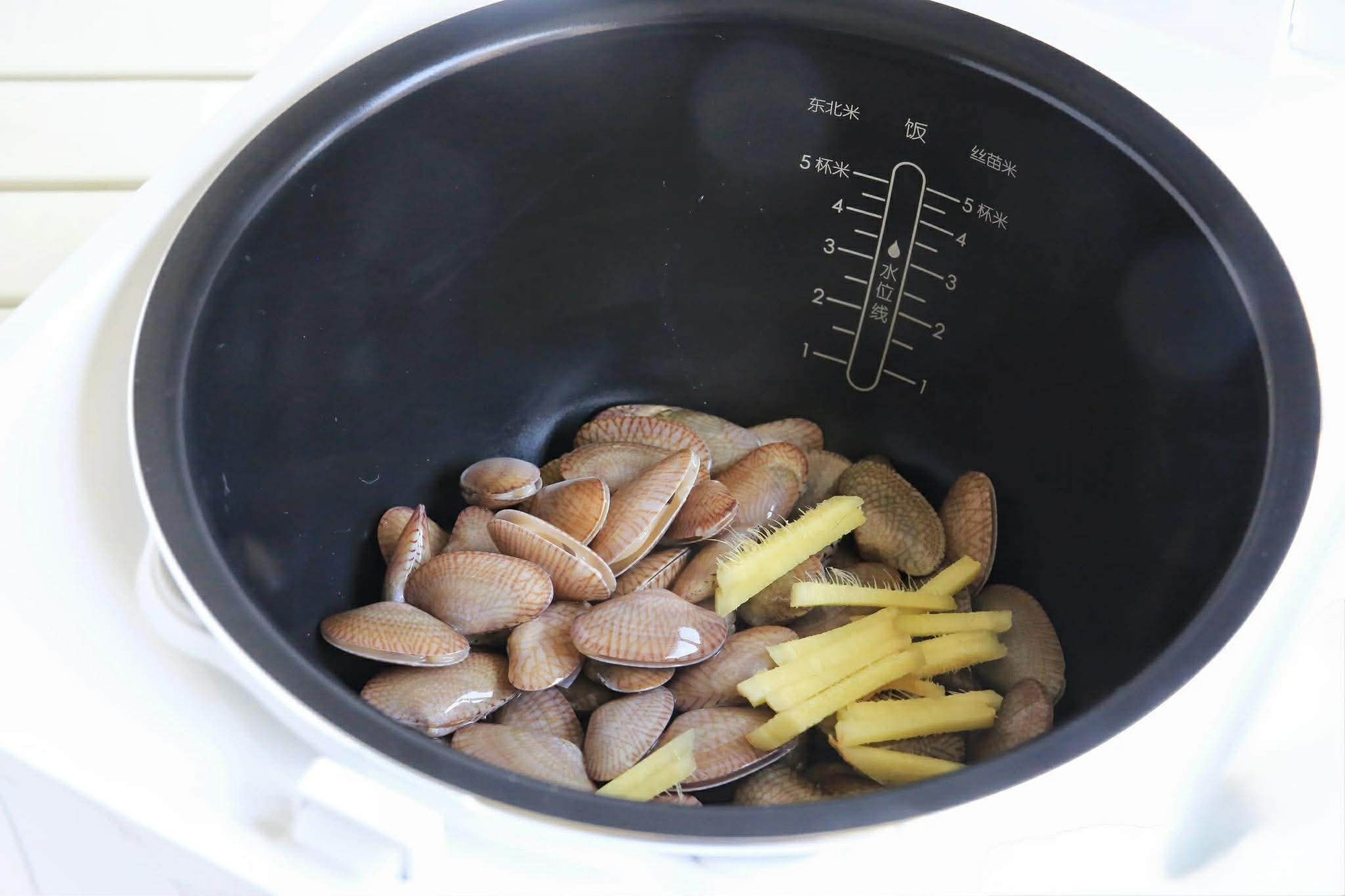 Ngày đầu tiên của năm mới 2026 thảnh thơi, ngon miệng nhờ món ăn dễ nấu, thử một miếng ai cũng phải xuýt xoa- Ảnh 5.