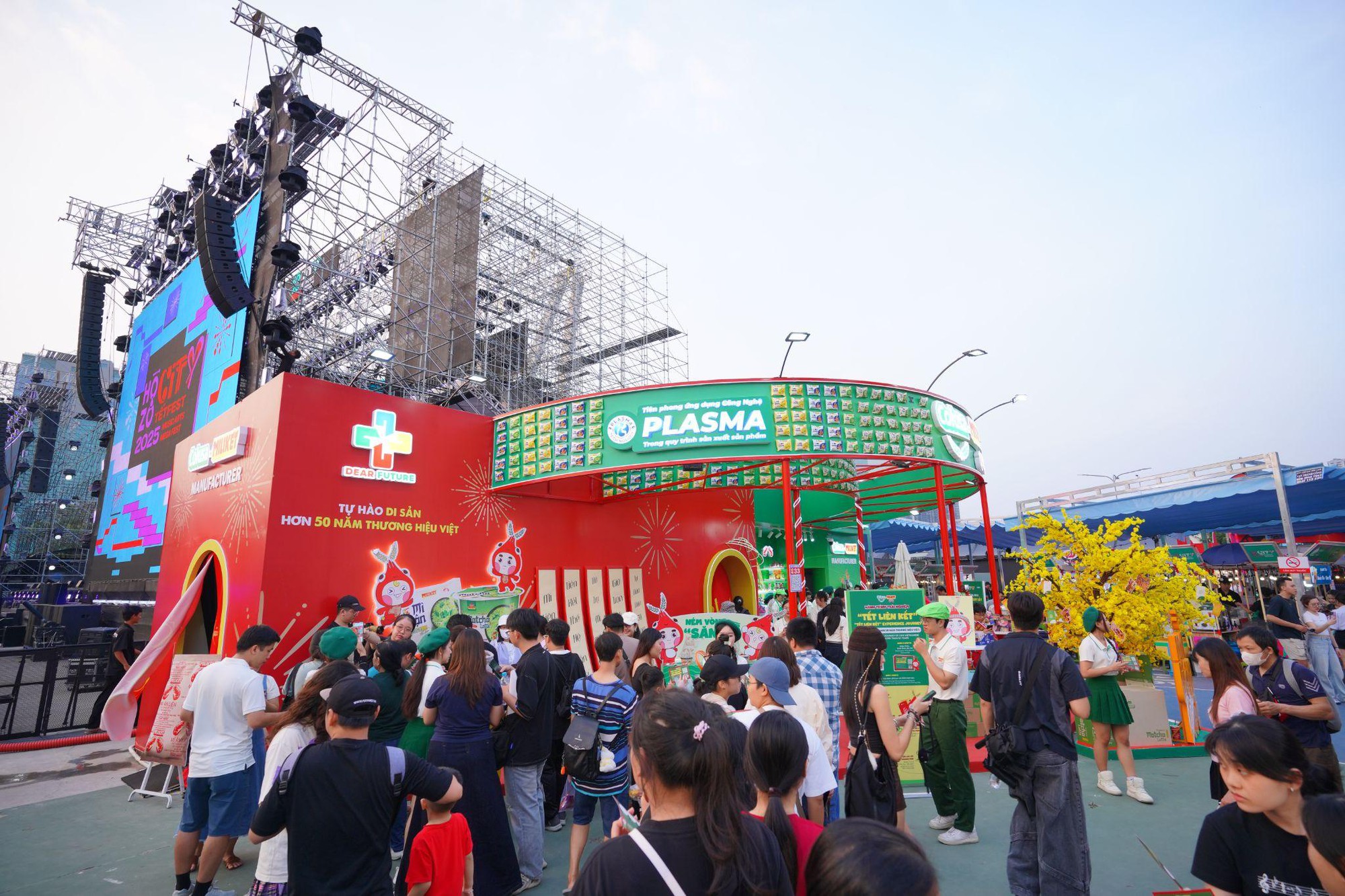 Colusa-Miliket lột xác tại Hozo City Tết Fest 2025: Giao diện “A MAZE” đỉnh nóc, vị ngon chấn động- Ảnh 1.